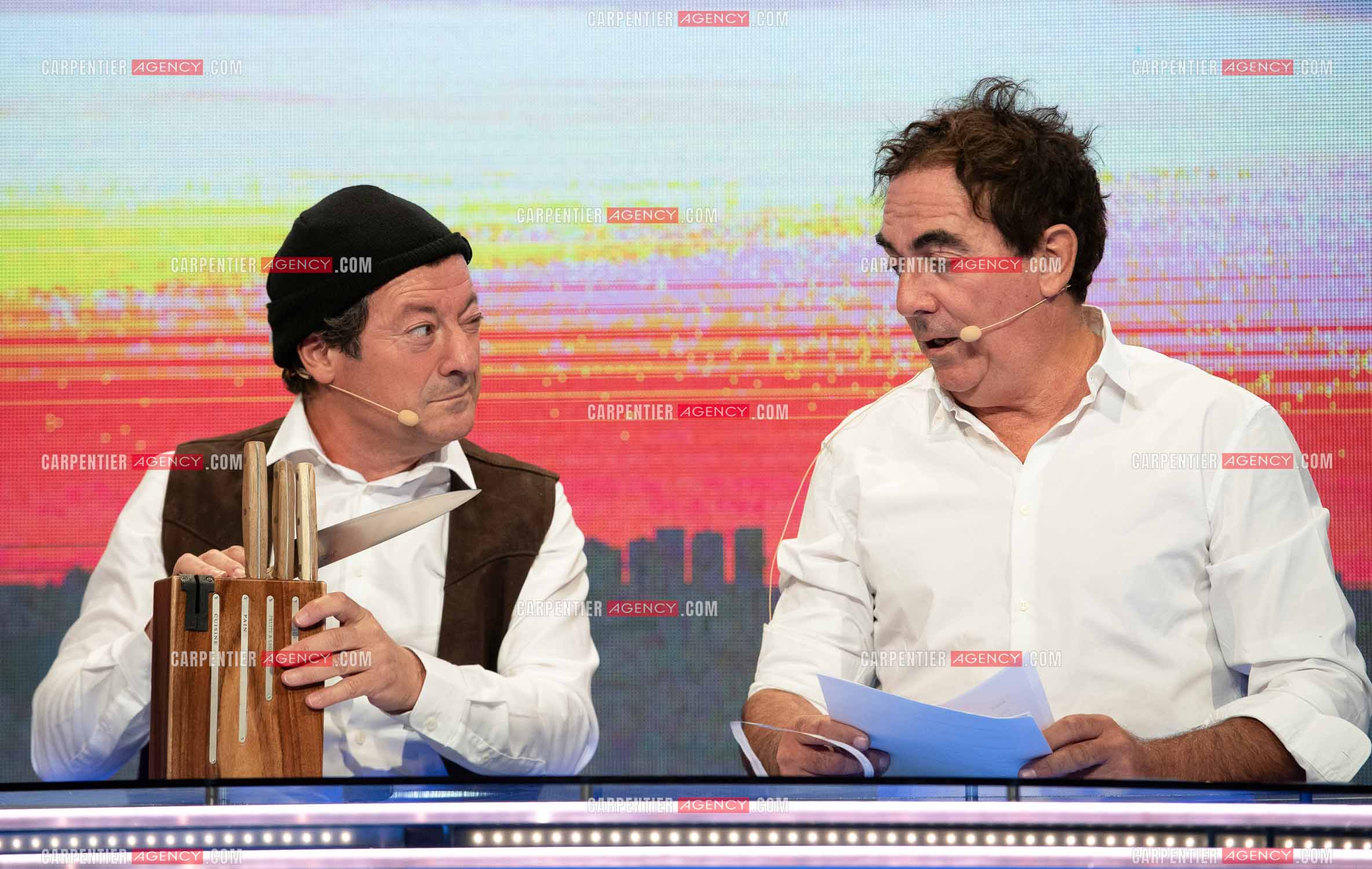 Eric Carrière et Francis Ginibré les deux humoristes Français formant le duo “Les Chevaliers Du Fiel“ au théâtre de Paris à Avignon.    ( Exclusif )