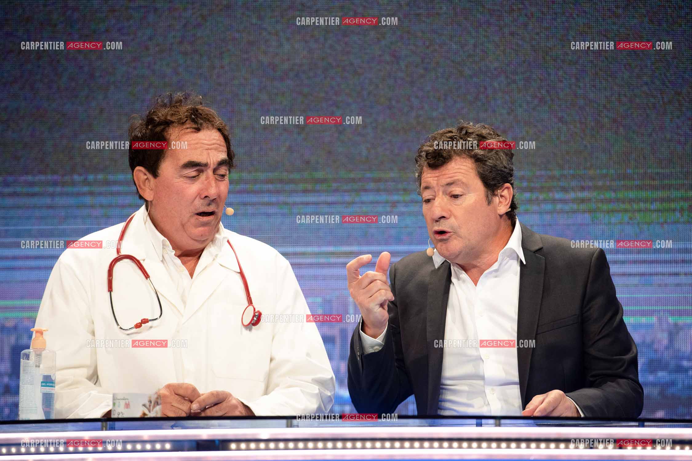 Eric Carrière et Francis Ginibré les deux humoristes Français formant le duo “Les Chevaliers Du Fiel“ au théâtre de Paris à Avignon.    ( Exclusif )