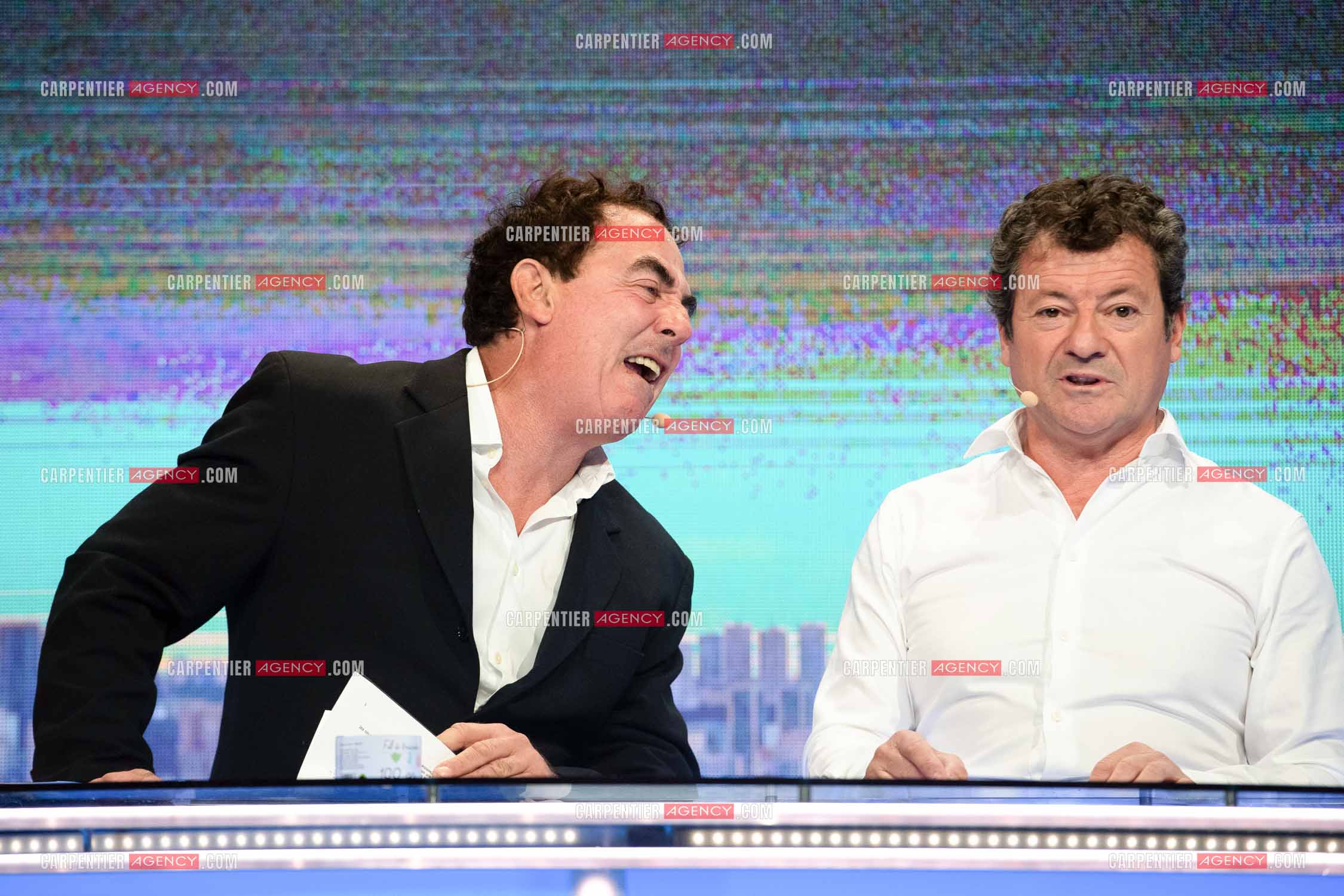 Eric Carrière et Francis Ginibré les deux humoristes Français formant le duo “Les Chevaliers Du Fiel“ au théâtre de Paris à Avignon.    ( Exclusif )