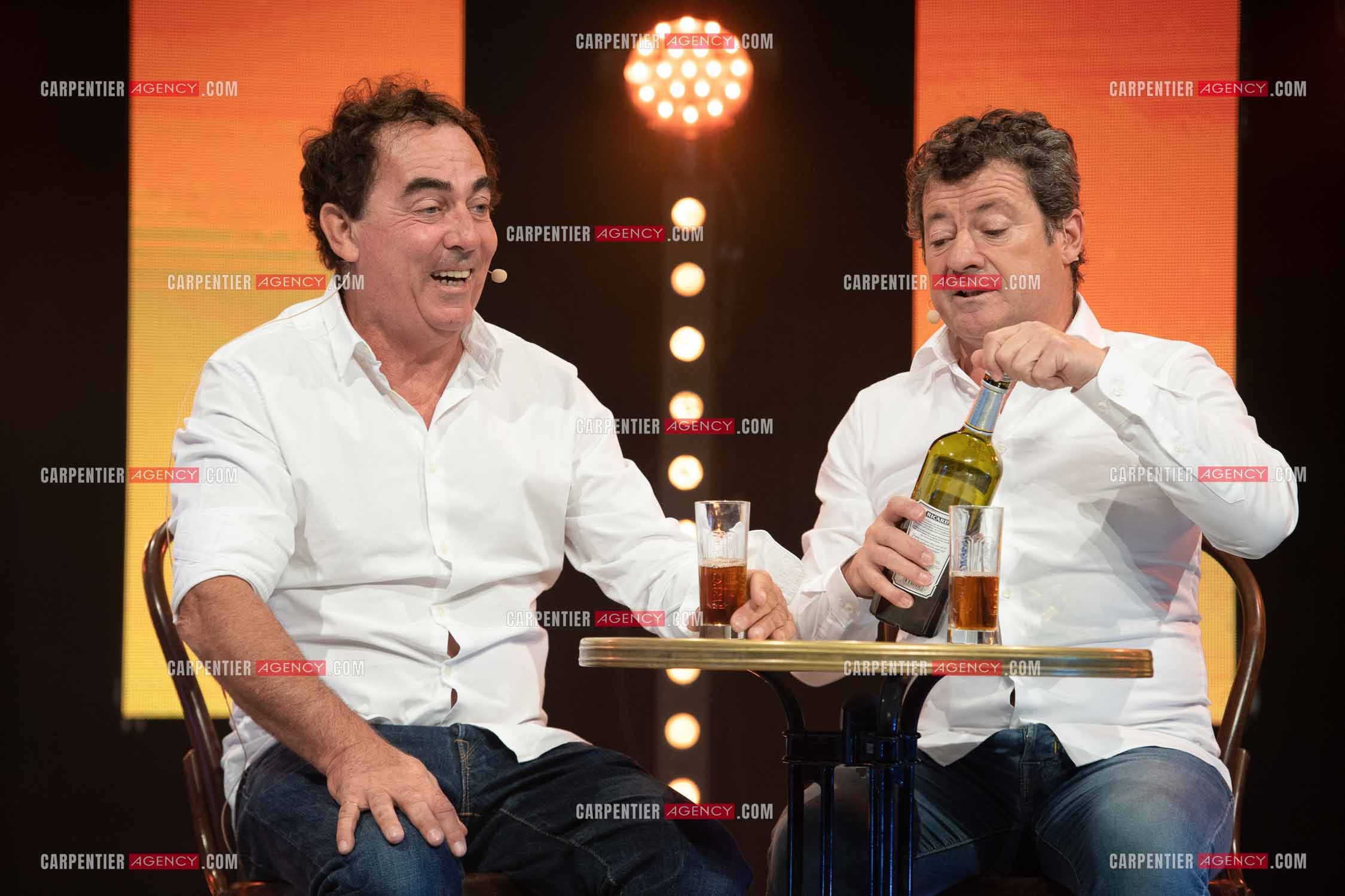 Eric Carrière et Francis Ginibré les deux humoristes Français formant le duo “Les Chevaliers Du Fiel“ au théâtre de Paris à Avignon.    ( Exclusif )