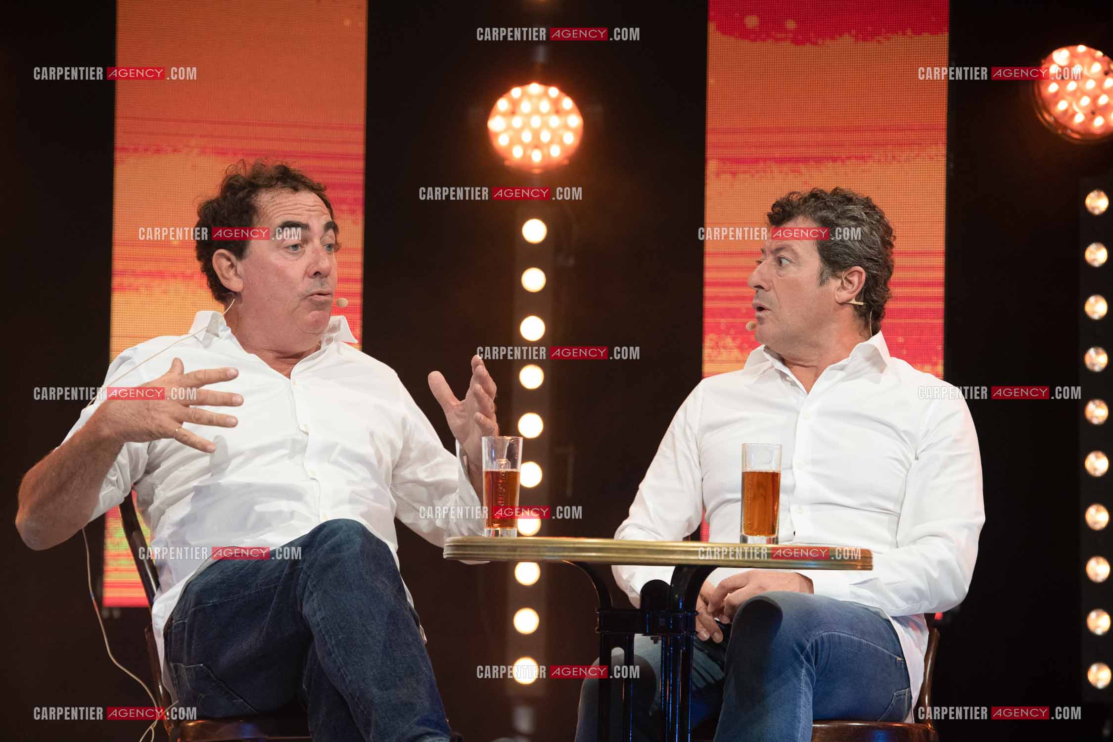 Eric Carrière et Francis Ginibré les deux humoristes Français formant le duo “Les Chevaliers Du Fiel“ au théâtre de Paris à Avignon.    ( Exclusif )