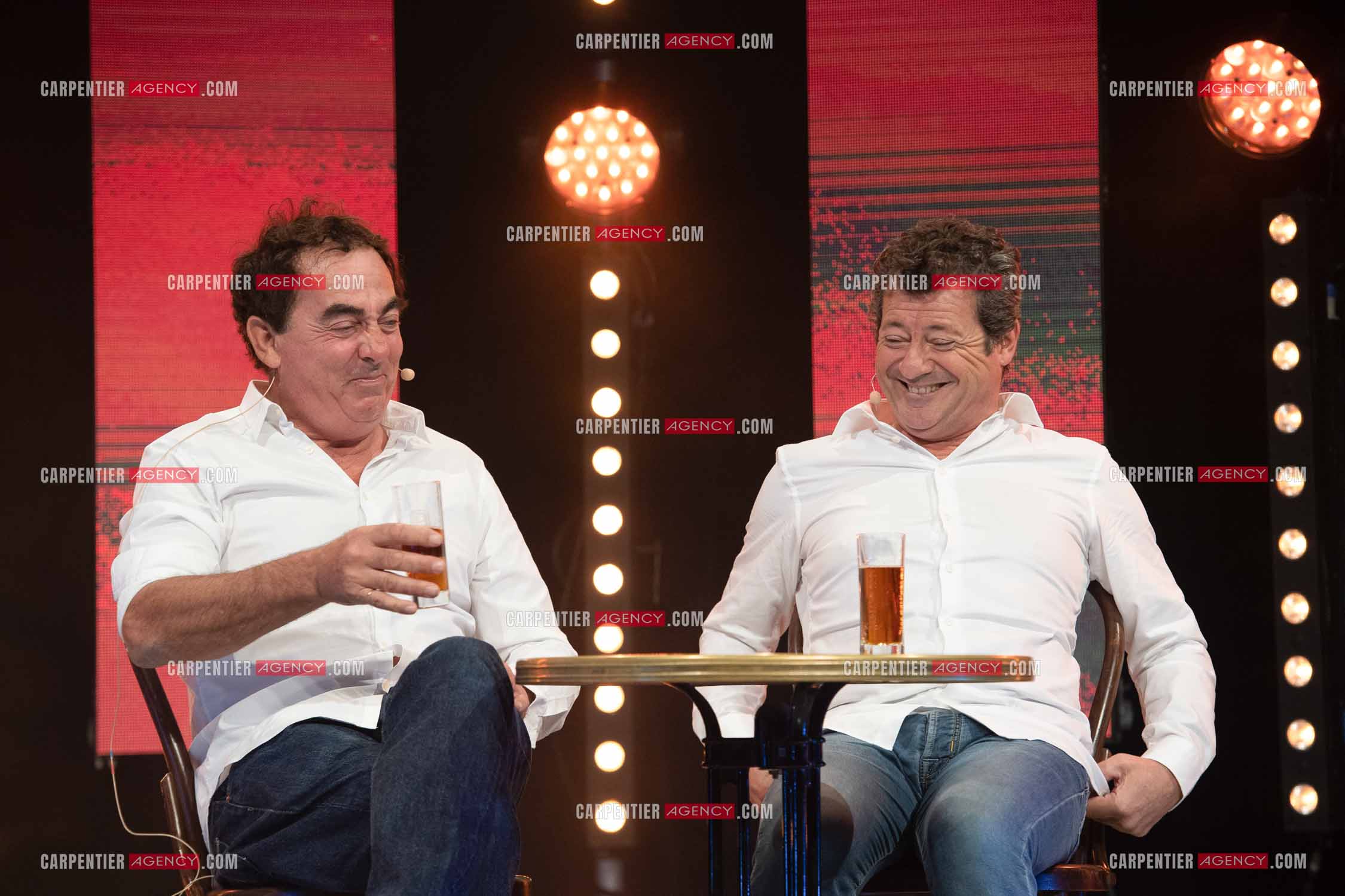 Eric Carrière et Francis Ginibré les deux humoristes Français formant le duo “Les Chevaliers Du Fiel“ au théâtre de Paris à Avignon.    ( Exclusif )