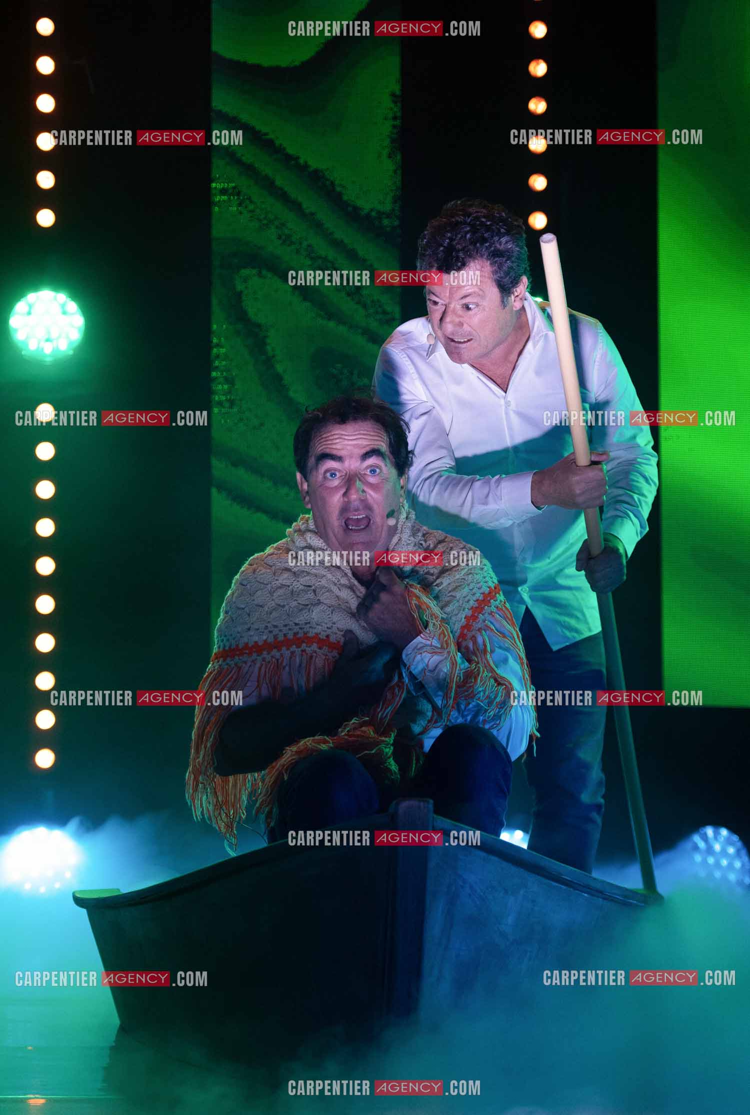 Eric Carrière et Francis Ginibré les deux humoristes Français formant le duo “Les Chevaliers Du Fiel“ au théâtre de Paris à Avignon.    ( Exclusif )