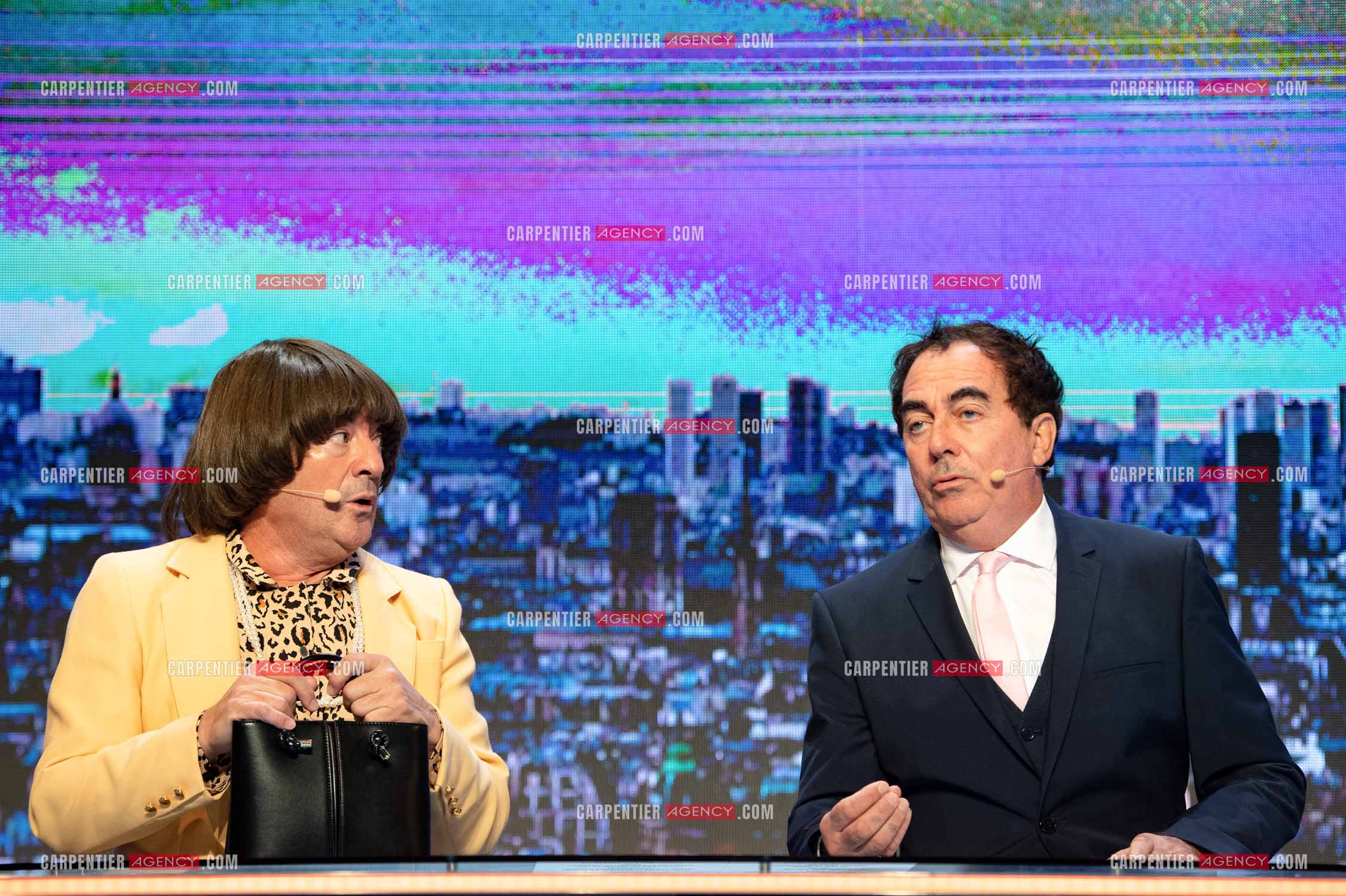 Eric Carrière et Francis Ginibré les deux humoristes Français formant le duo “Les Chevaliers Du Fiel“ au théâtre de Paris à Avignon.    ( Exclusif )