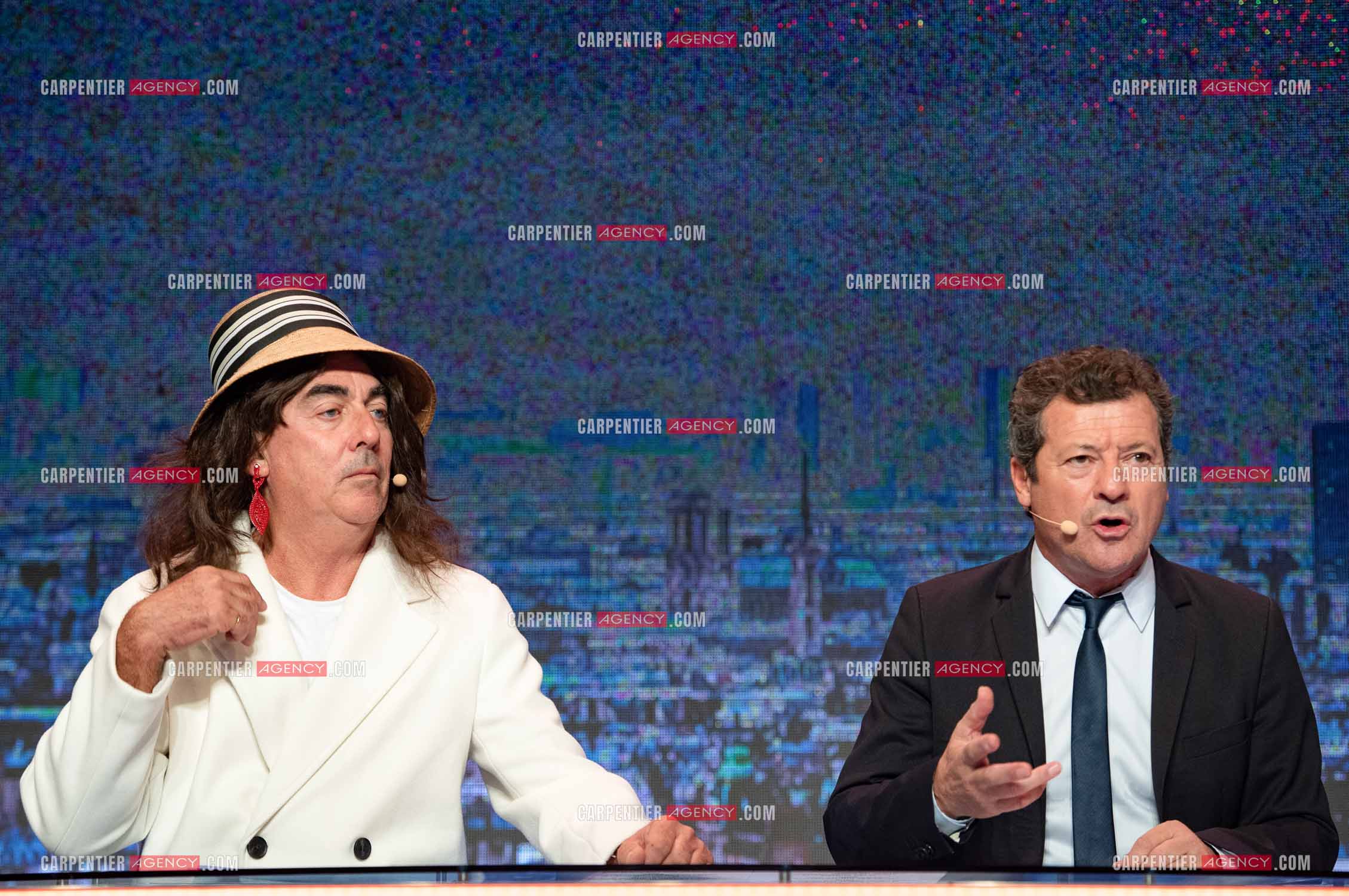 Eric Carrière et Francis Ginibré les deux humoristes Français formant le duo “Les Chevaliers Du Fiel“ au théâtre de Paris à Avignon.    ( Exclusif )