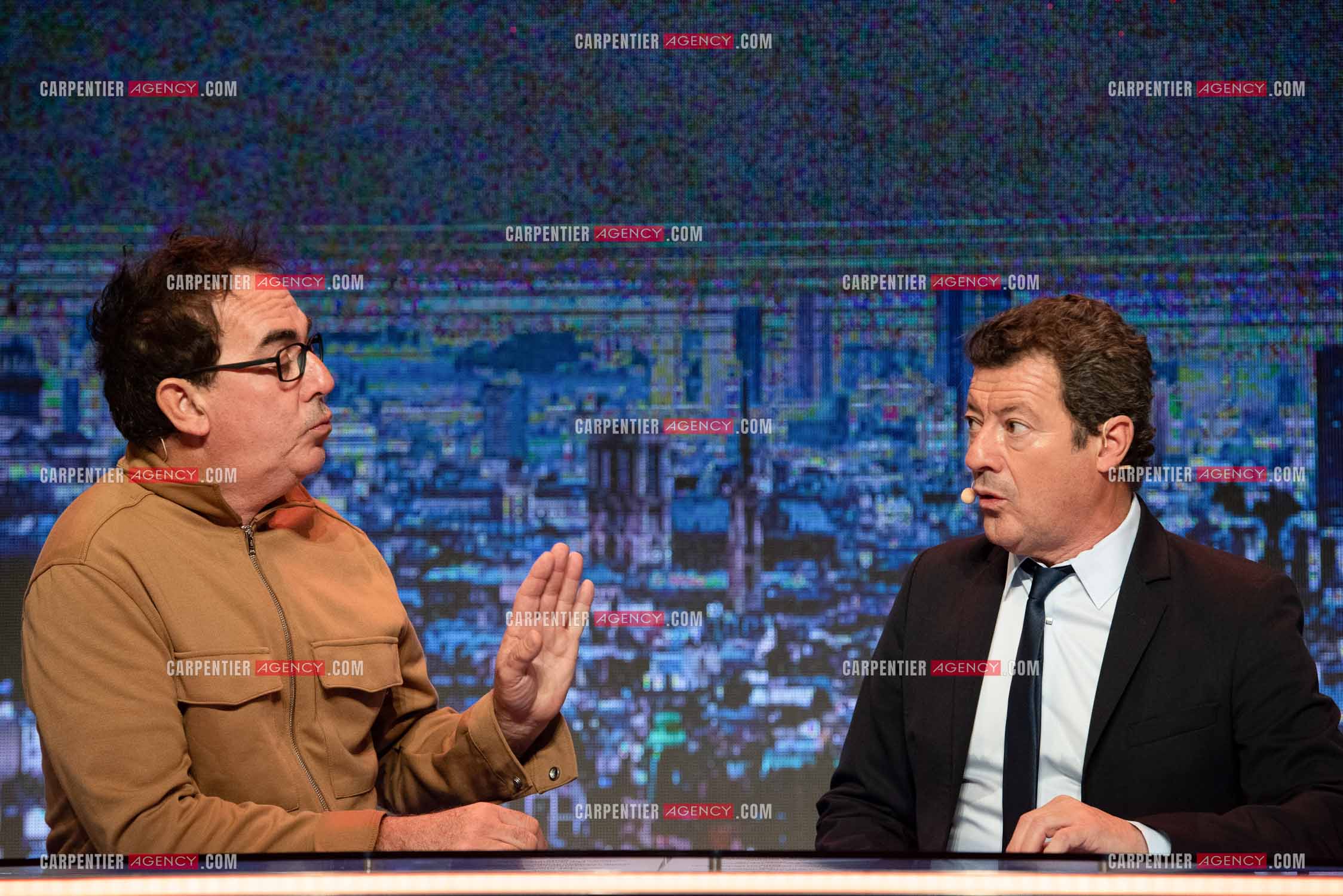 Eric Carrière et Francis Ginibré les deux humoristes Français formant le duo “Les Chevaliers Du Fiel“ au théâtre de Paris à Avignon.    ( Exclusif )