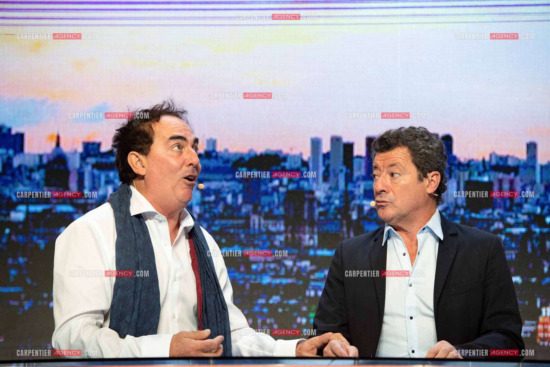 Eric Carrière et Francis Ginibré les deux humoristes Français formant le duo “Les Chevaliers Du Fiel“ au théâtre de Paris à Avignon.    ( Exclusif )