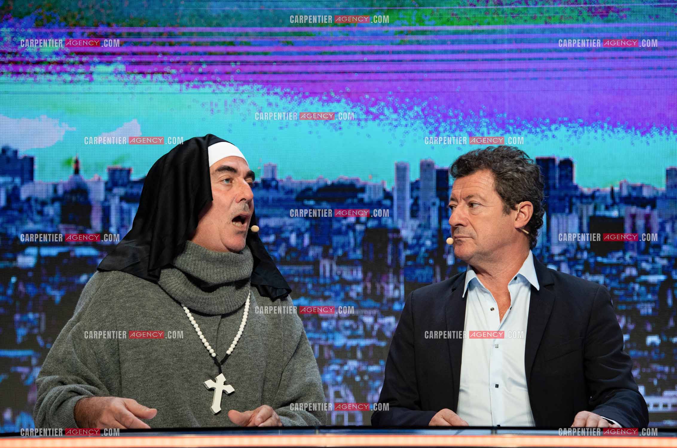 Eric Carrière et Francis Ginibré les deux humoristes Français formant le duo “Les Chevaliers Du Fiel“ au théâtre de Paris à Avignon.    ( Exclusif )