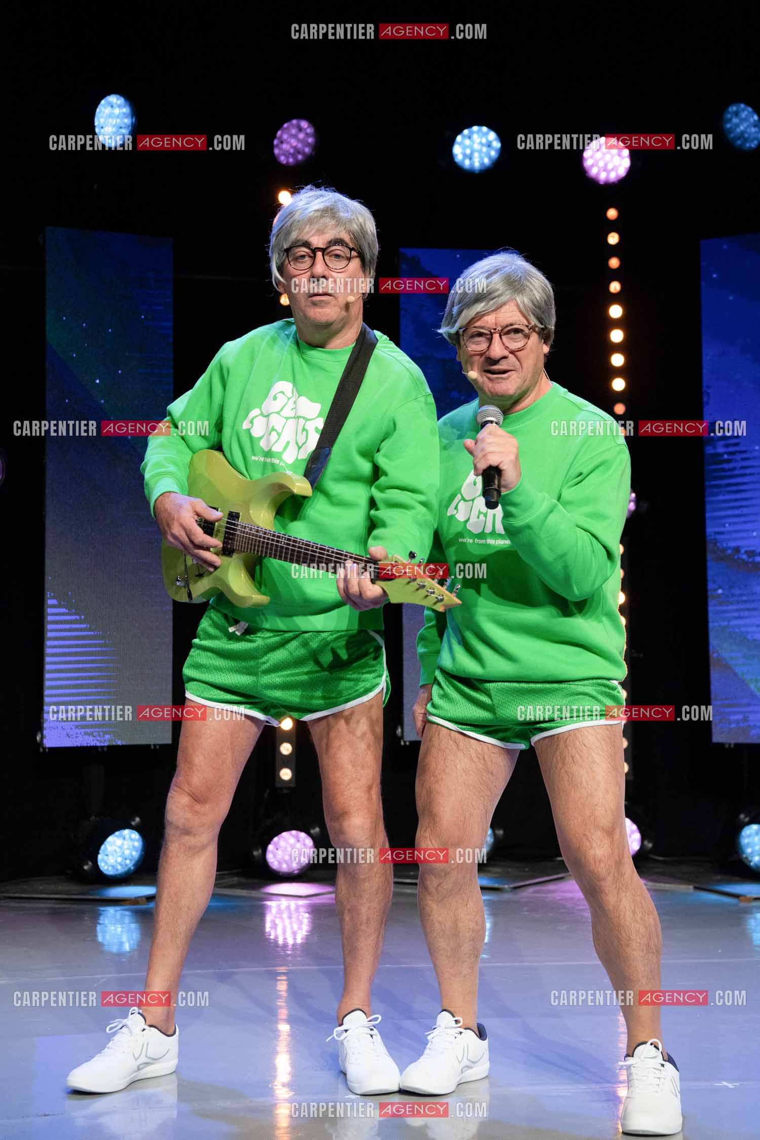 Eric Carrière et Francis Ginibré les deux humoristes Français formant le duo “Les Chevaliers Du Fiel“ au théâtre de Paris à Avignon.    ( Exclusif )