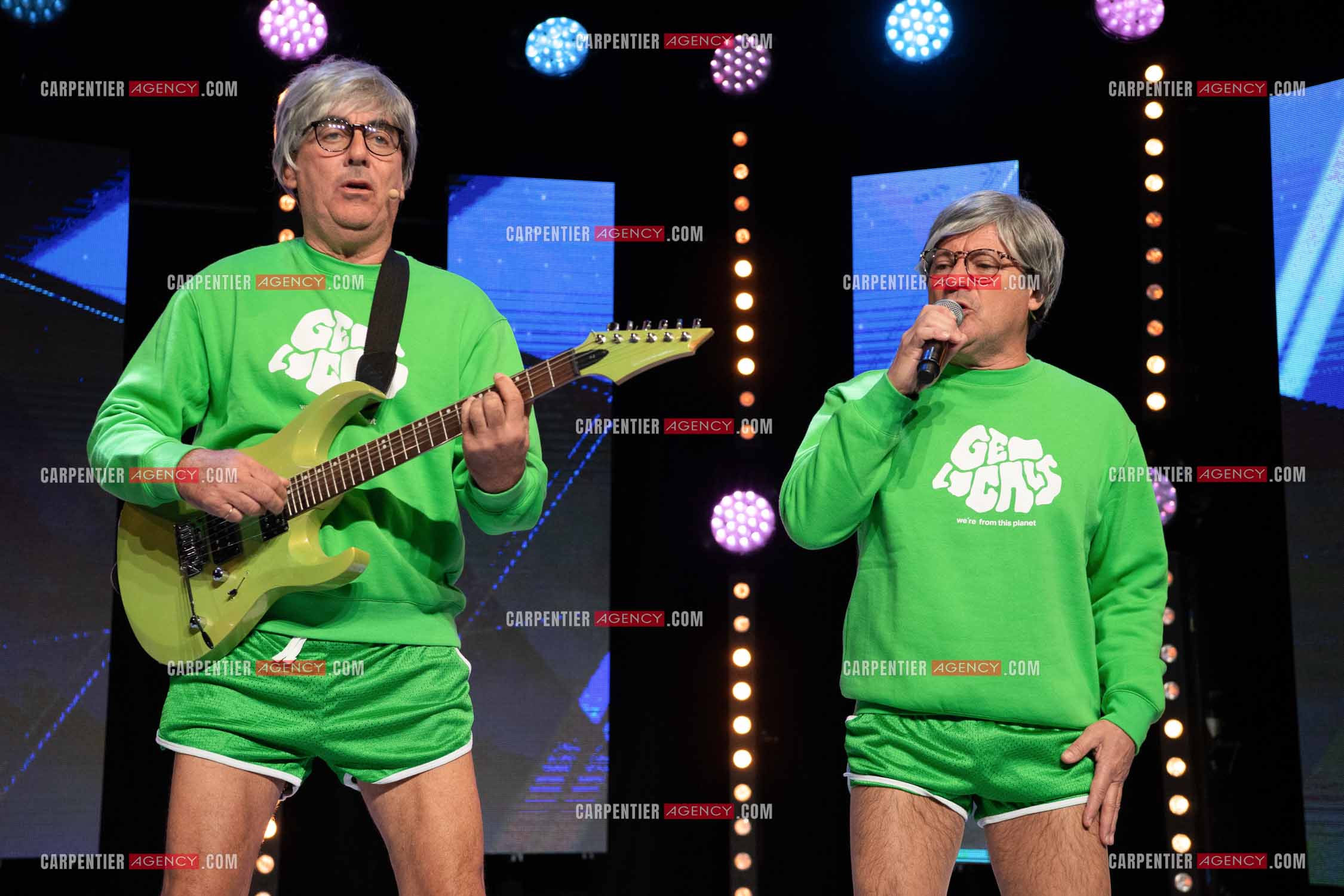 Eric Carrière et Francis Ginibré les deux humoristes Français formant le duo “Les Chevaliers Du Fiel“ au théâtre de Paris à Avignon.    ( Exclusif )