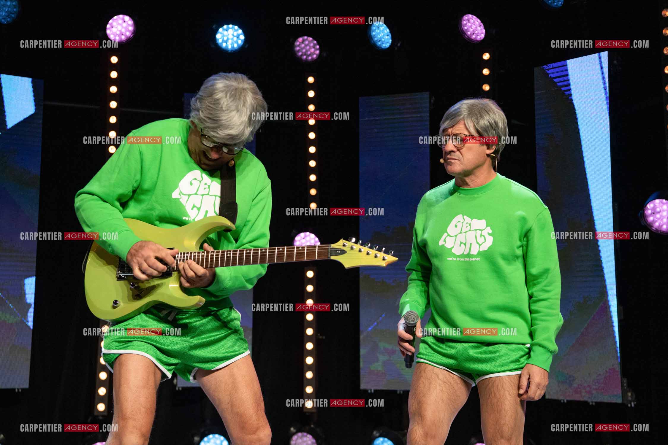 Eric Carrière et Francis Ginibré les deux humoristes Français formant le duo “Les Chevaliers Du Fiel“ au théâtre de Paris à Avignon.    ( Exclusif )