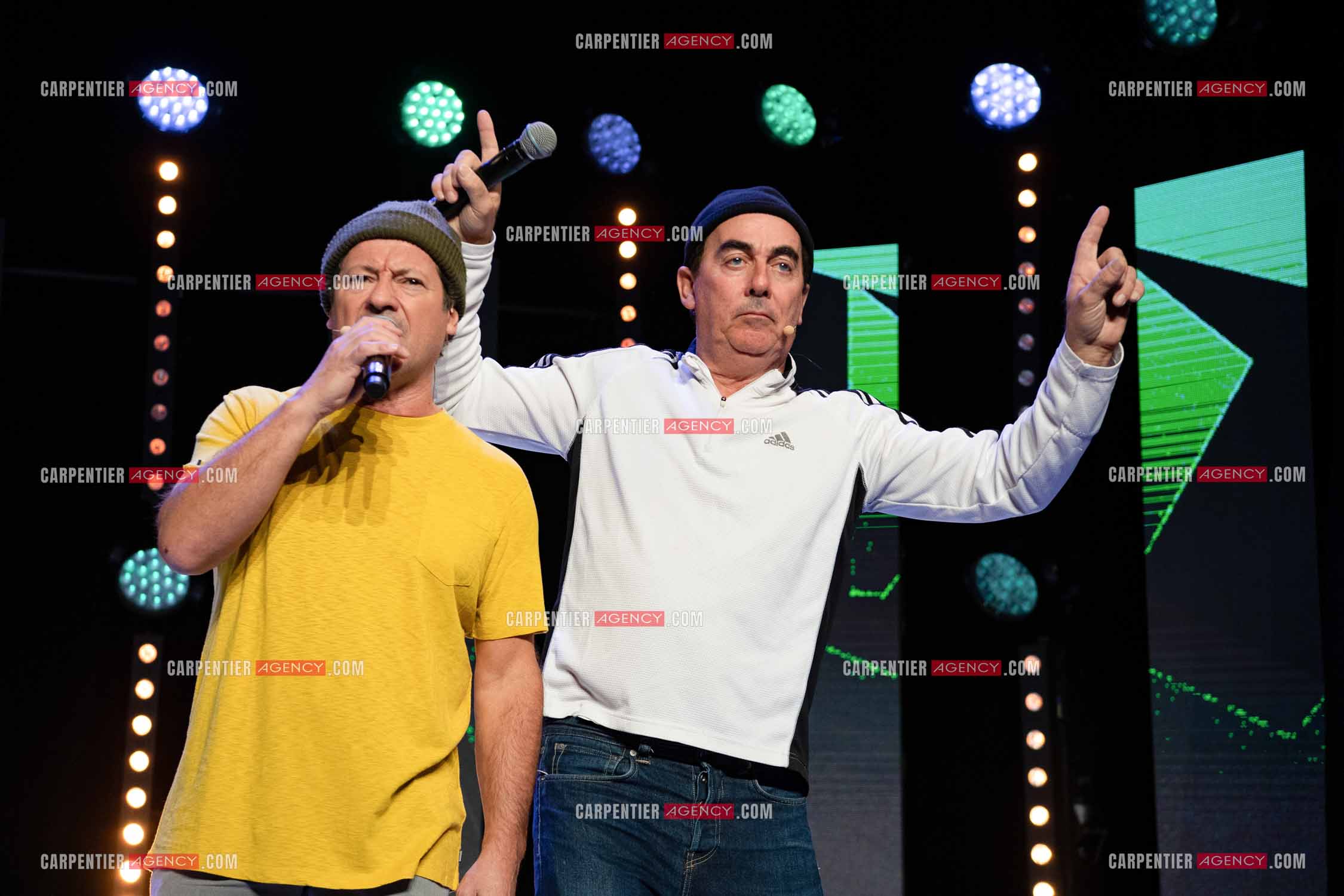 Eric Carrière et Francis Ginibré les deux humoristes Français formant le duo “Les Chevaliers Du Fiel“ au théâtre de Paris à Avignon.    ( Exclusif )