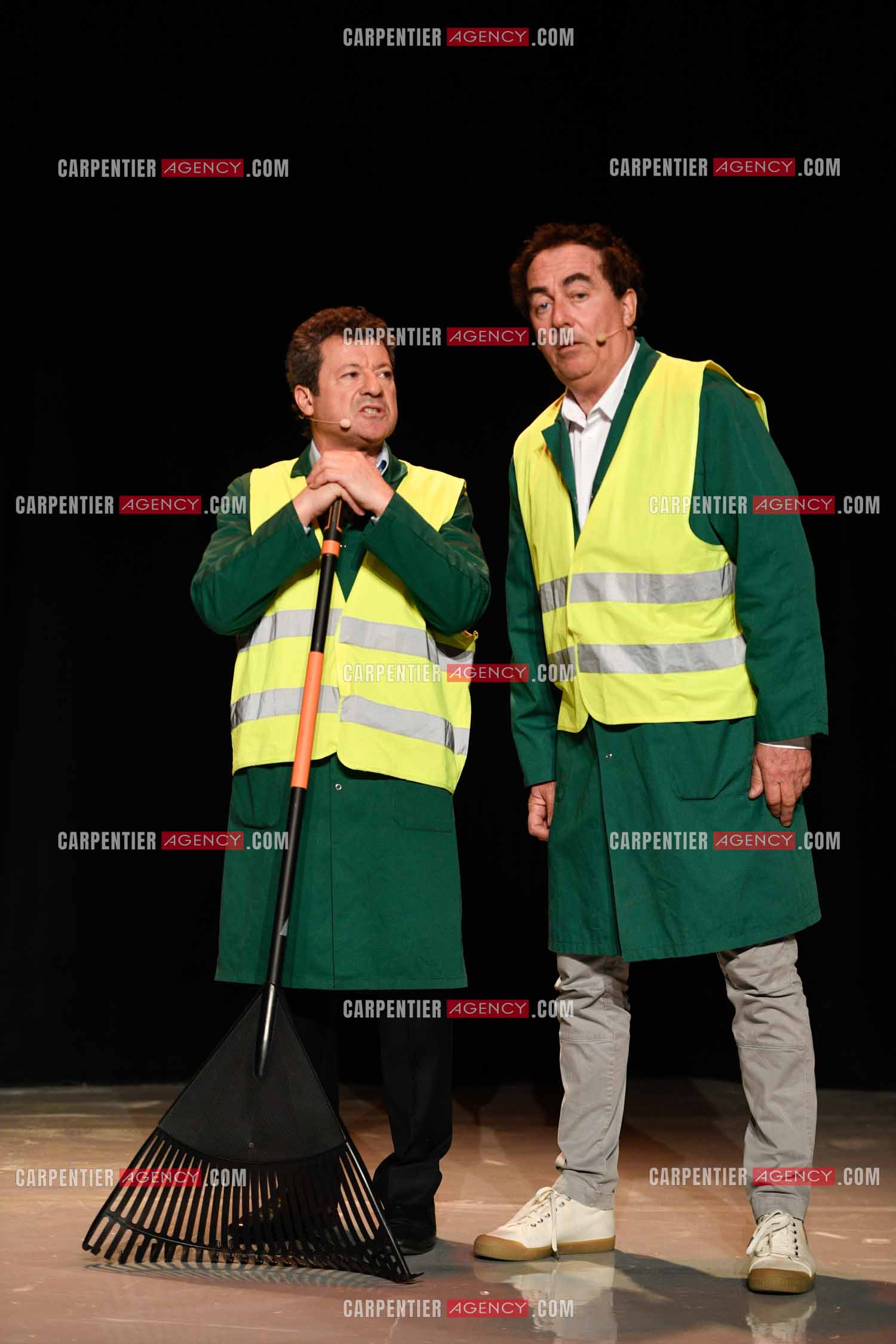Eric Carrière et Francis Ginibré les deux humoristes Français formant le duo “Les Chevaliers Du Fiel“ au théâtre de Paris à Avignon.    ( Exclusif )