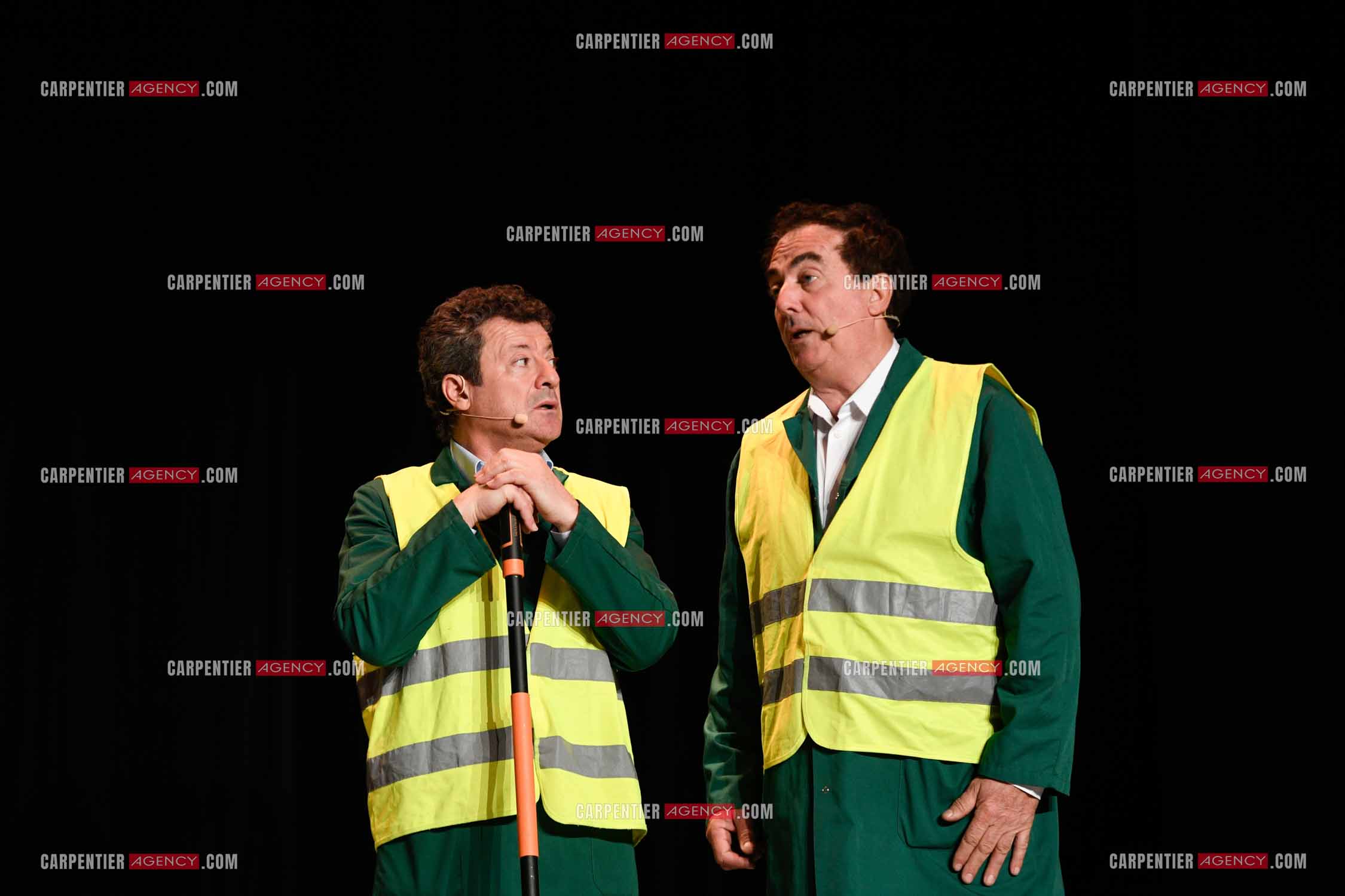 Eric Carrière et Francis Ginibré les deux humoristes Français formant le duo “Les Chevaliers Du Fiel“ au théâtre de Paris à Avignon.    ( Exclusif )
