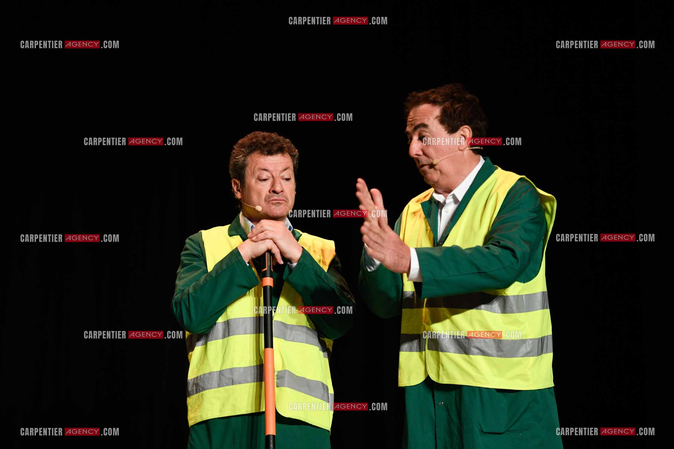 Eric Carrière et Francis Ginibré les deux humoristes Français formant le duo “Les Chevaliers Du Fiel“ au théâtre de Paris à Avignon.    ( Exclusif )