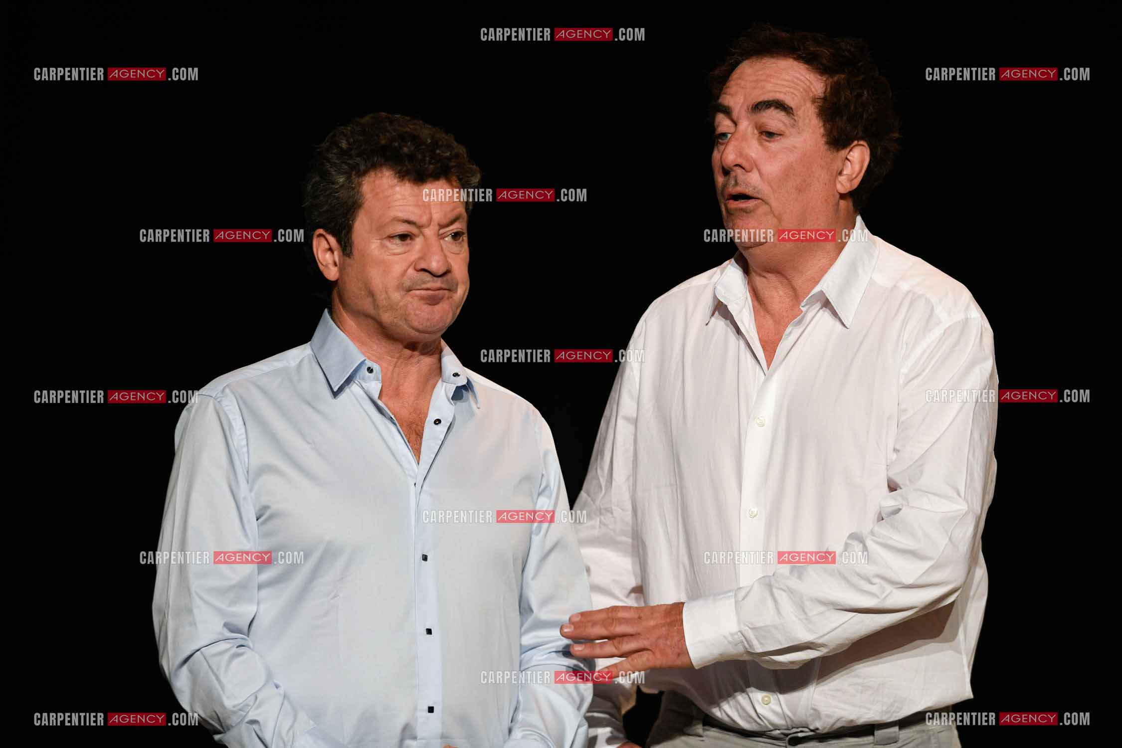 Eric Carrière et Francis Ginibré les deux humoristes Français formant le duo “Les Chevaliers Du Fiel“ au théâtre de Paris à Avignon.    ( Exclusif )