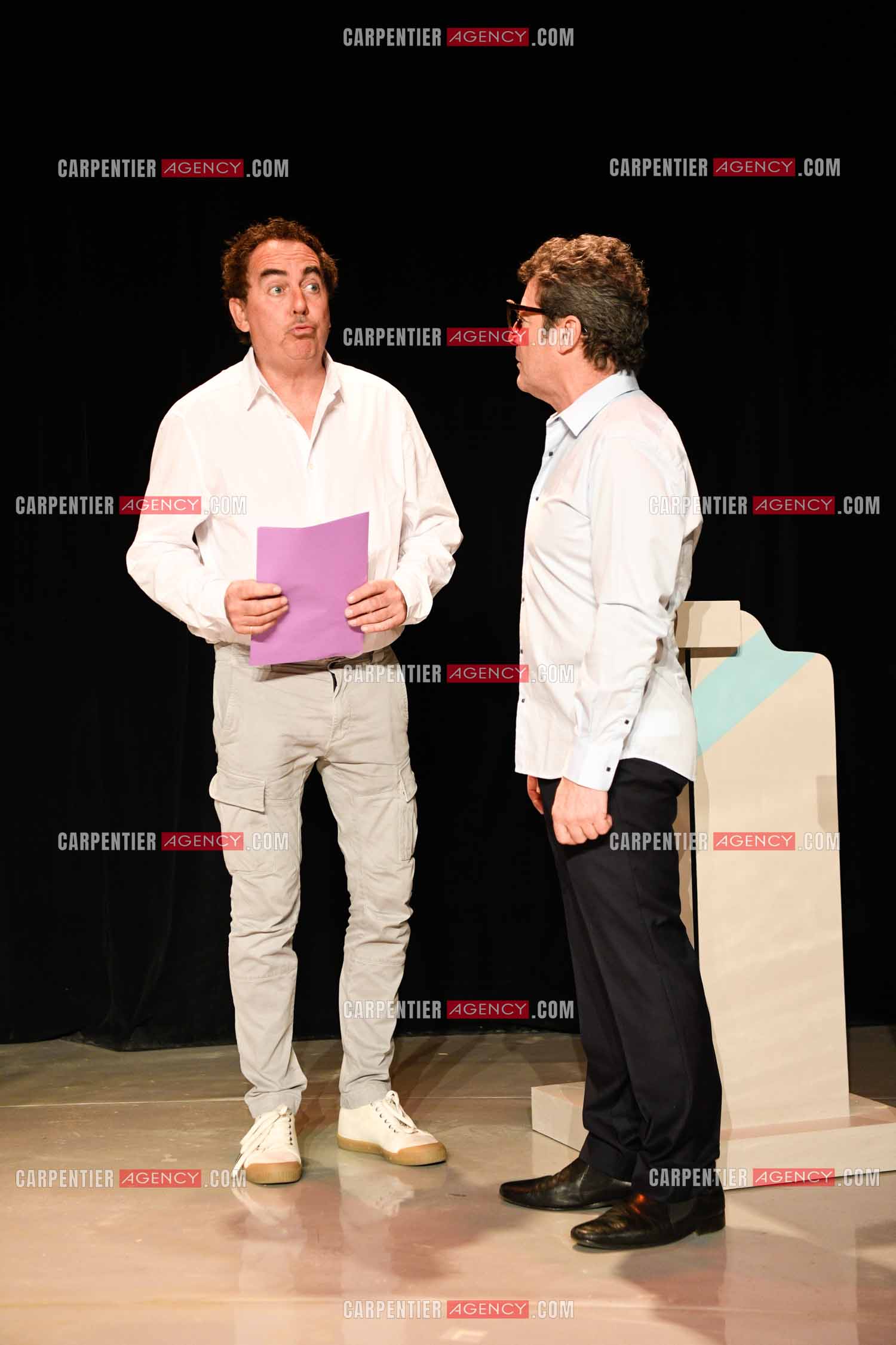 Eric Carrière et Francis Ginibré les deux humoristes Français formant le duo “Les Chevaliers Du Fiel“ au théâtre de Paris à Avignon.    ( Exclusif )