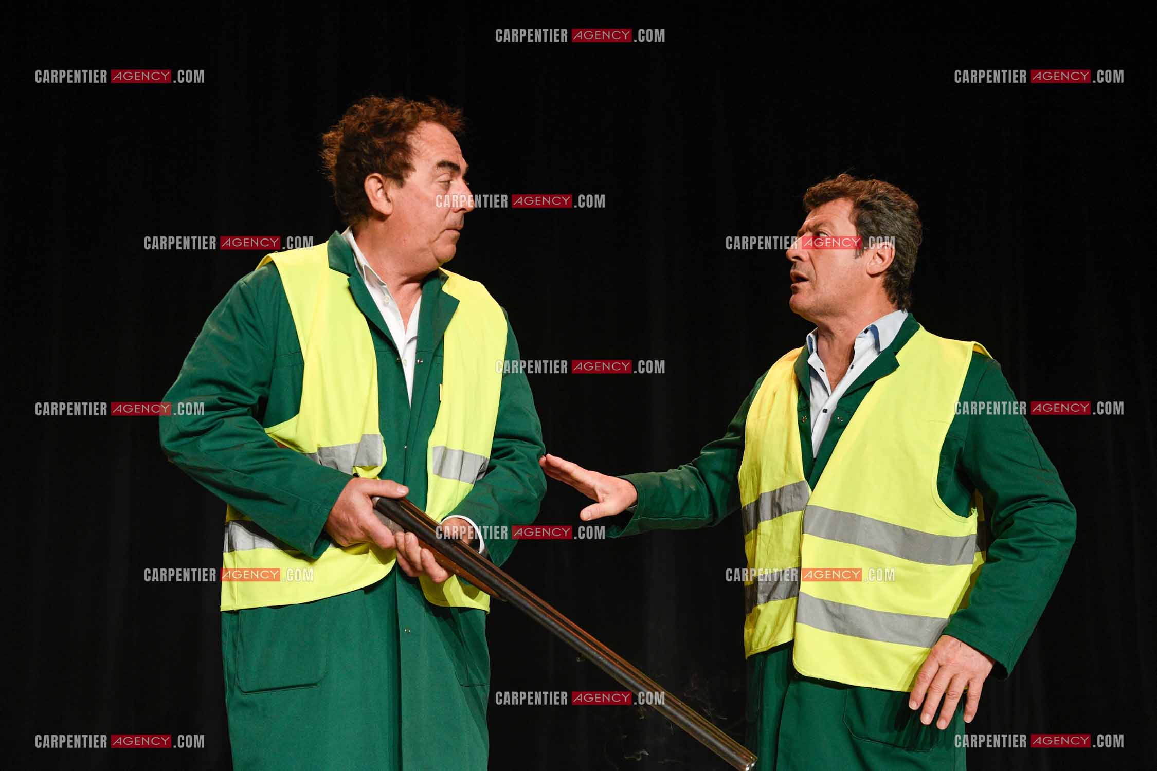 Eric Carrière et Francis Ginibré les deux humoristes Français formant le duo “Les Chevaliers Du Fiel“ au théâtre de Paris à Avignon.    ( Exclusif )