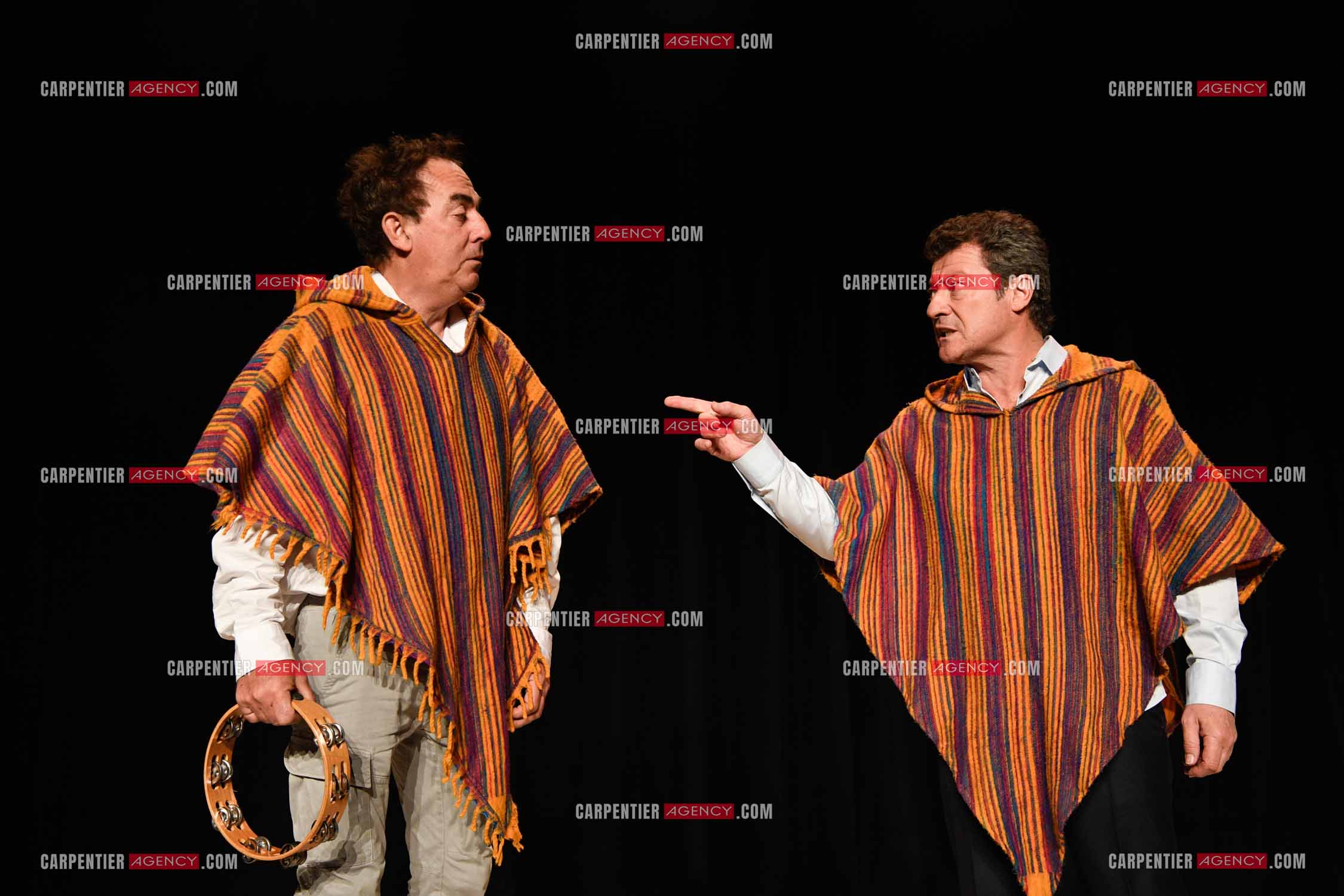 Eric Carrière et Francis Ginibré les deux humoristes Français formant le duo “Les Chevaliers Du Fiel“ au théâtre de Paris à Avignon.    ( Exclusif )