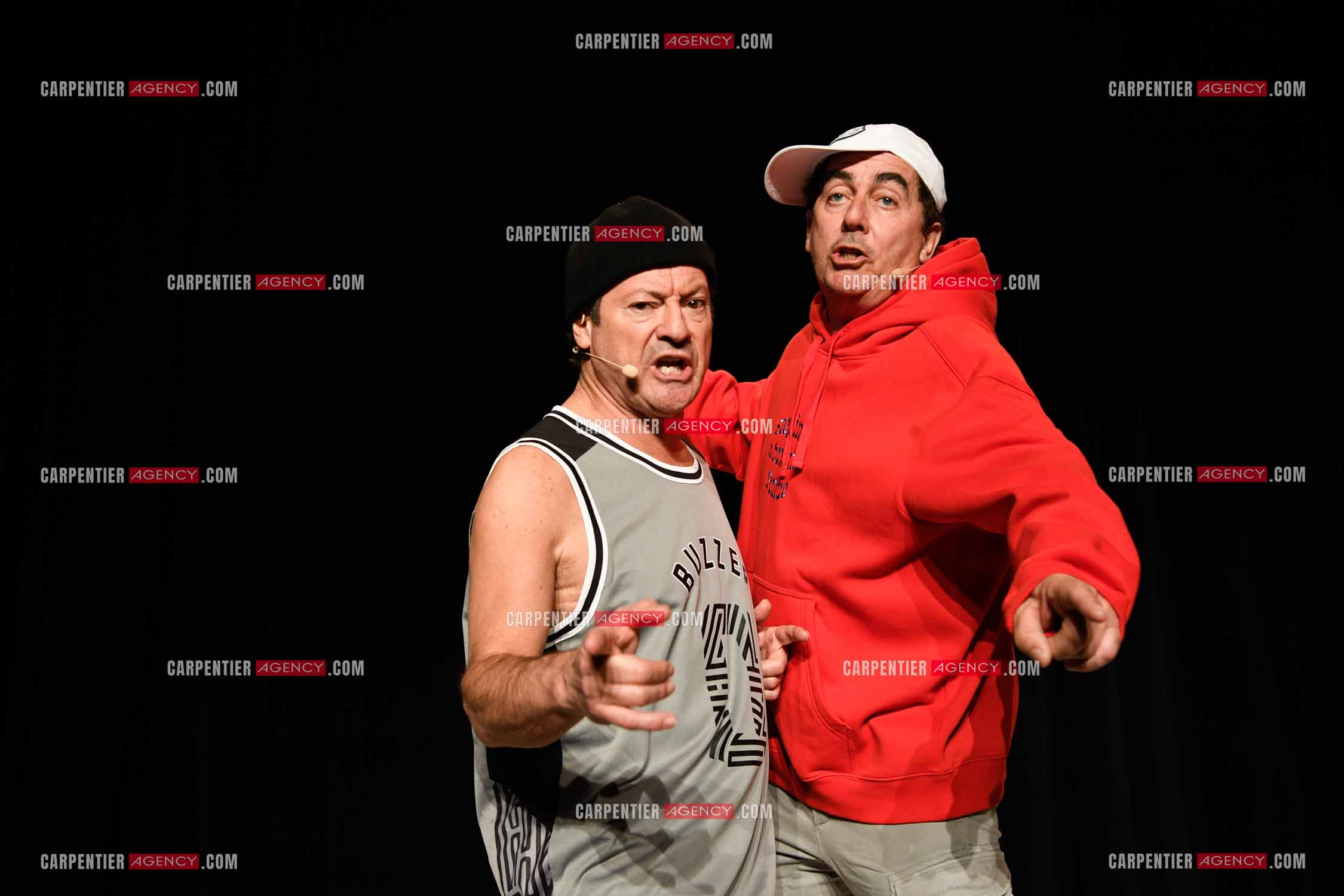 Eric Carrière et Francis Ginibré les deux humoristes Français formant le duo “Les Chevaliers Du Fiel“ au théâtre de Paris à Avignon.    ( Exclusif )