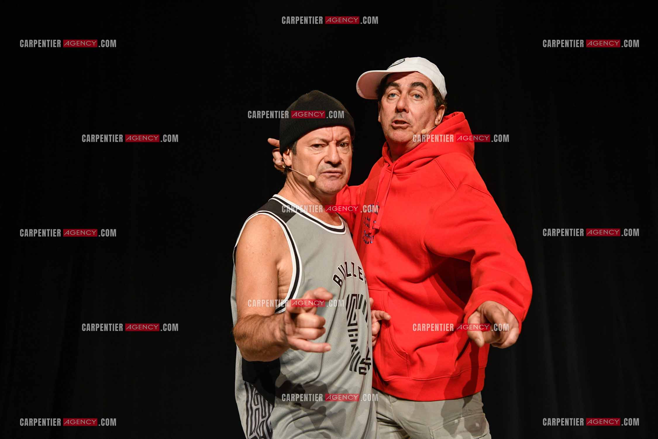 Eric Carrière et Francis Ginibré les deux humoristes Français formant le duo “Les Chevaliers Du Fiel“ au théâtre de Paris à Avignon.    ( Exclusif )