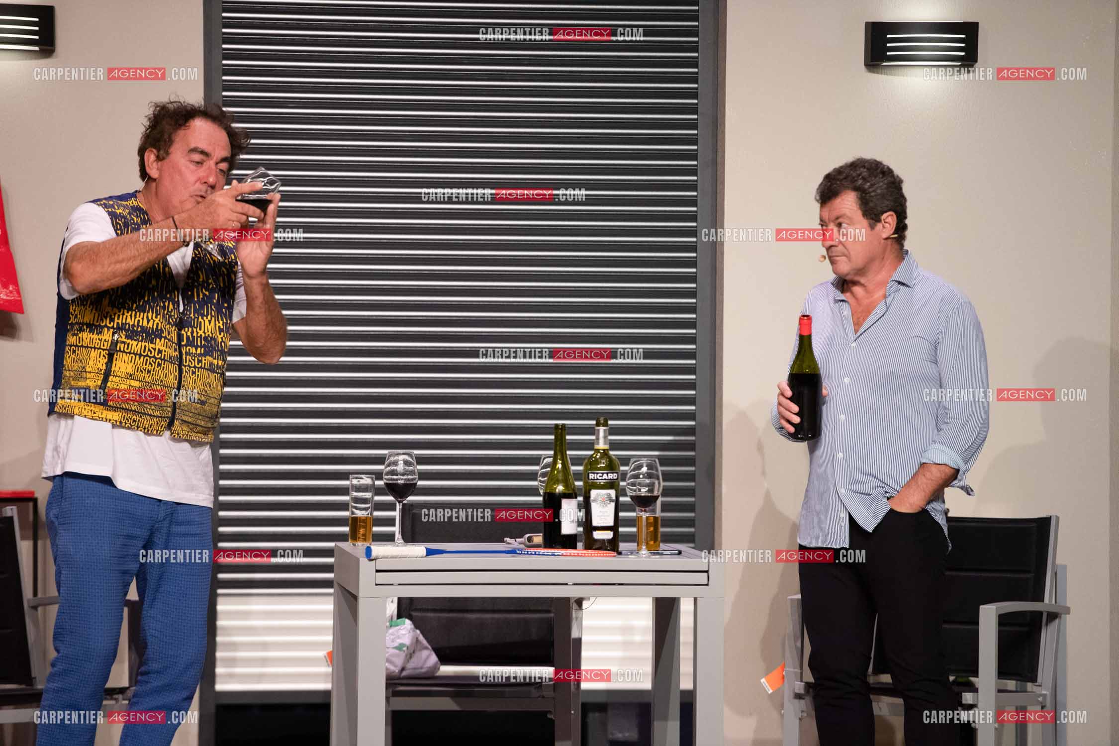 Eric Carrière et Francis Ginibré les deux humoristes Français formant le duo “Les Chevaliers Du Fiel“ au théâtre de Paris à Avignon.    ( Exclusif )