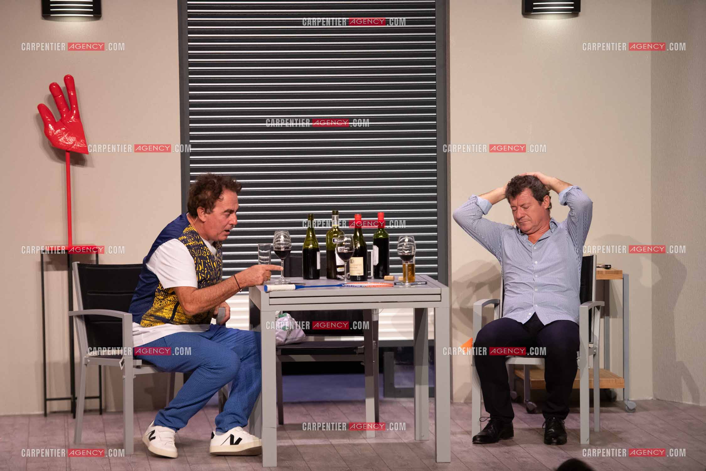 Eric Carrière et Francis Ginibré les deux humoristes Français formant le duo “Les Chevaliers Du Fiel“ au théâtre de Paris à Avignon.    ( Exclusif )