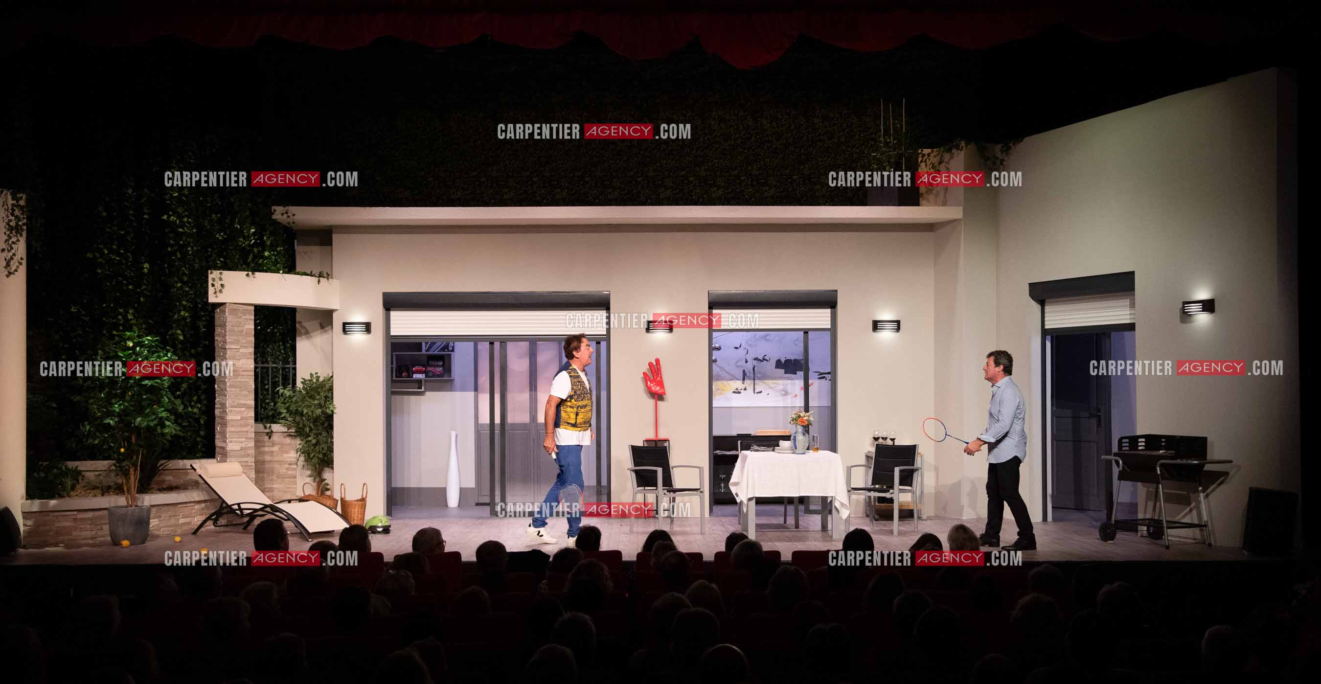 Eric Carrière et Francis Ginibré les deux humoristes Français formant le duo “Les Chevaliers Du Fiel“ au théâtre de Paris à Avignon.    ( Exclusif )