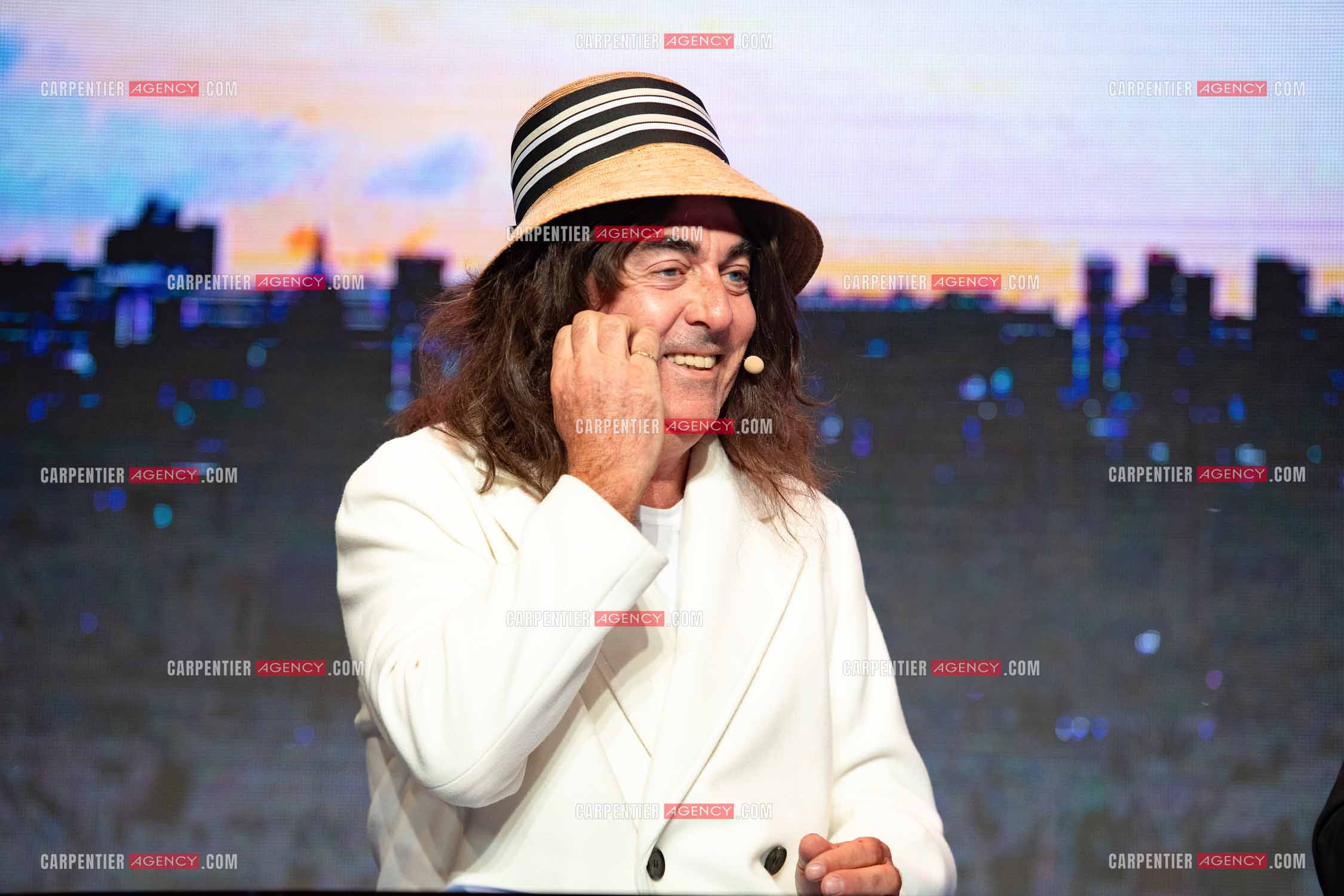 Eric Carrière et Francis Ginibré les deux humoristes Français formant le duo “Les Chevaliers Du Fiel“ au théâtre de Paris à Avignon.    ( Exclusif )