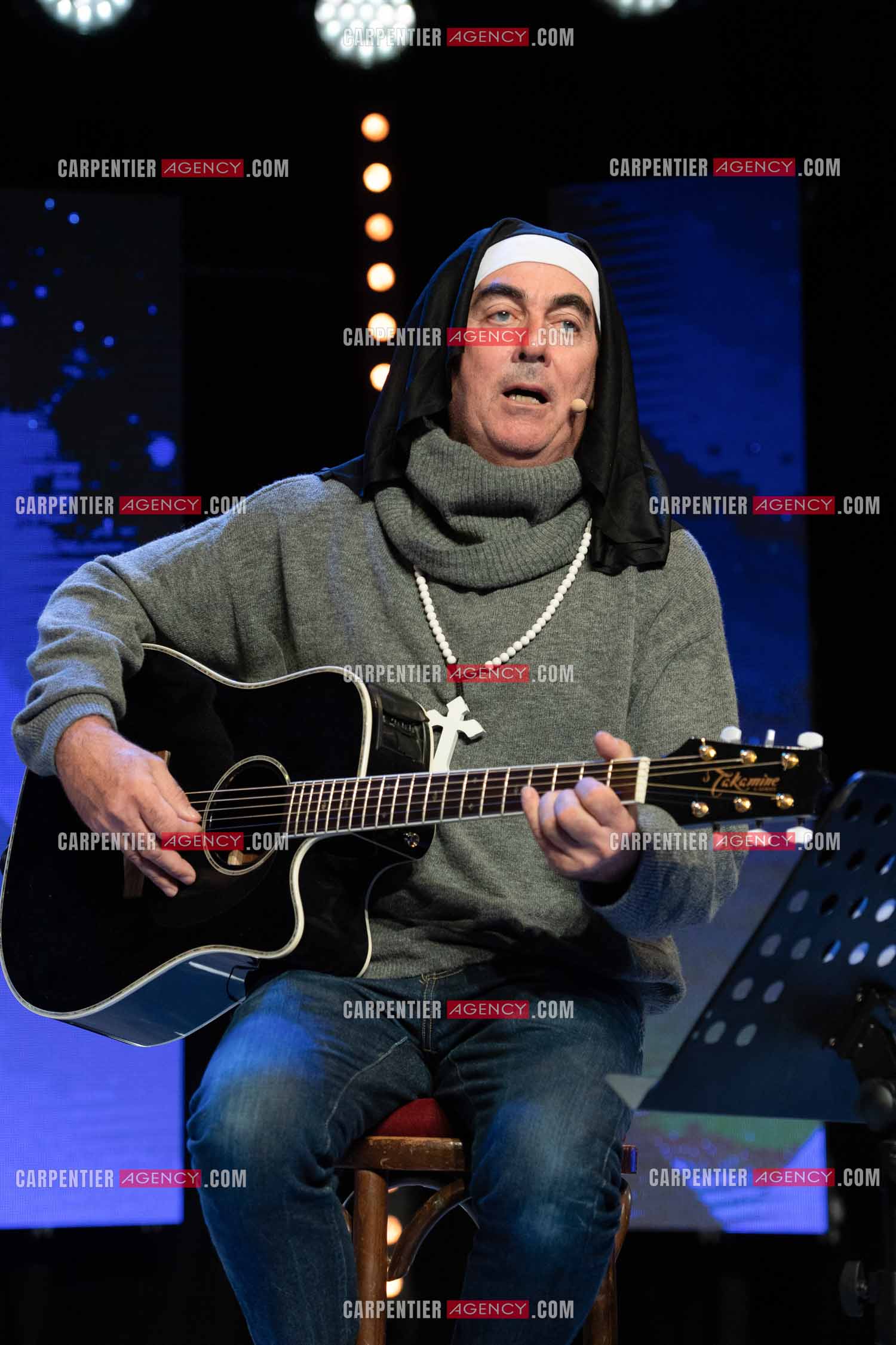 Eric Carrière et Francis Ginibré les deux humoristes Français formant le duo “Les Chevaliers Du Fiel“ au théâtre de Paris à Avignon.    ( Exclusif )