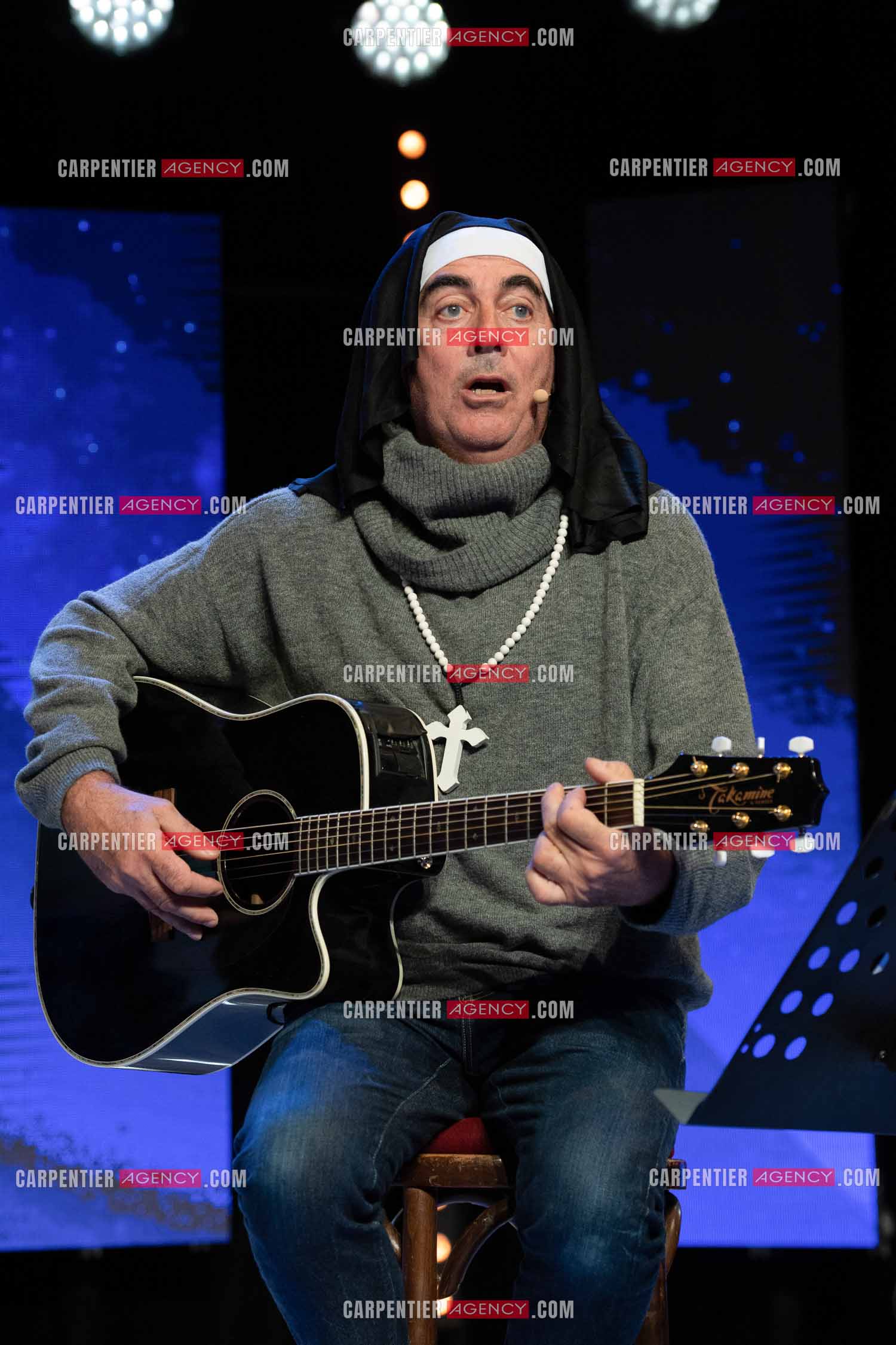 Eric Carrière et Francis Ginibré les deux humoristes Français formant le duo “Les Chevaliers Du Fiel“ au théâtre de Paris à Avignon.    ( Exclusif )