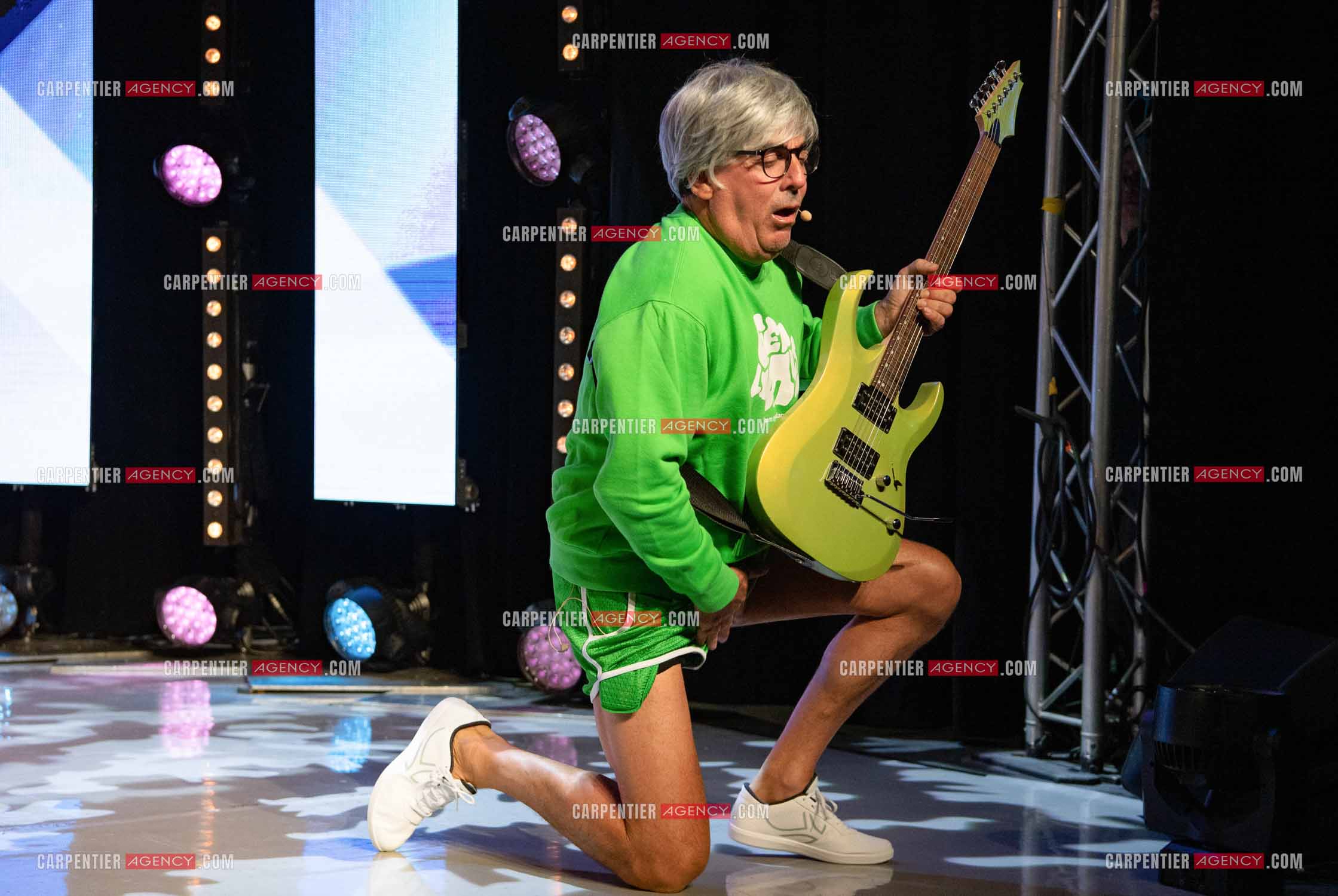 Eric Carrière et Francis Ginibré les deux humoristes Français formant le duo “Les Chevaliers Du Fiel“ au théâtre de Paris à Avignon.    ( Exclusif )