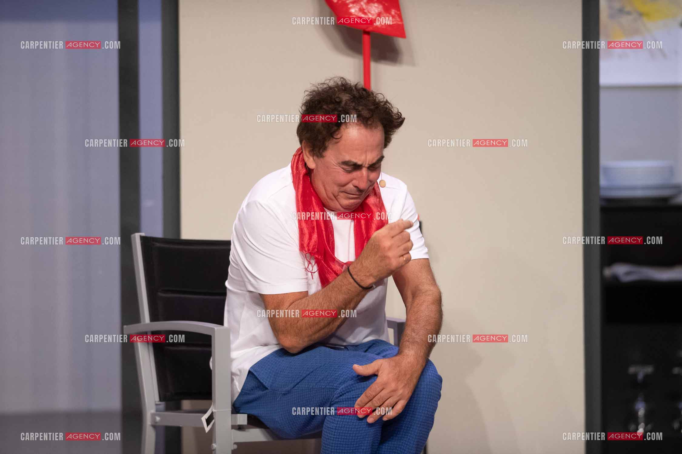 Eric Carrière et Francis Ginibré les deux humoristes Français formant le duo “Les Chevaliers Du Fiel“ au théâtre de Paris à Avignon.    ( Exclusif )