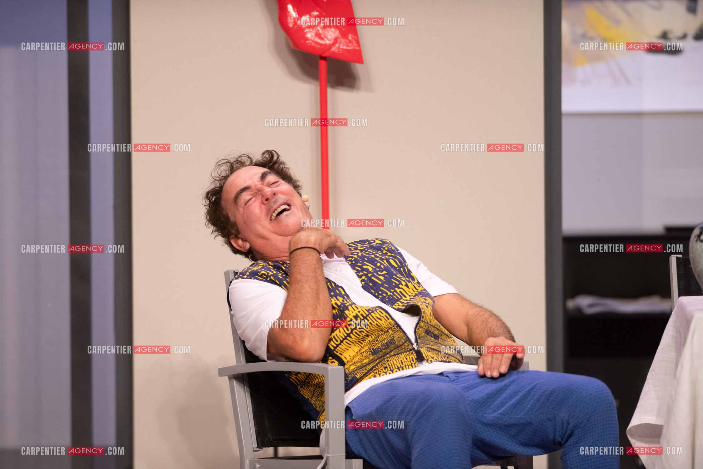 Eric Carrière et Francis Ginibré les deux humoristes Français formant le duo “Les Chevaliers Du Fiel“ au théâtre de Paris à Avignon.    ( Exclusif )