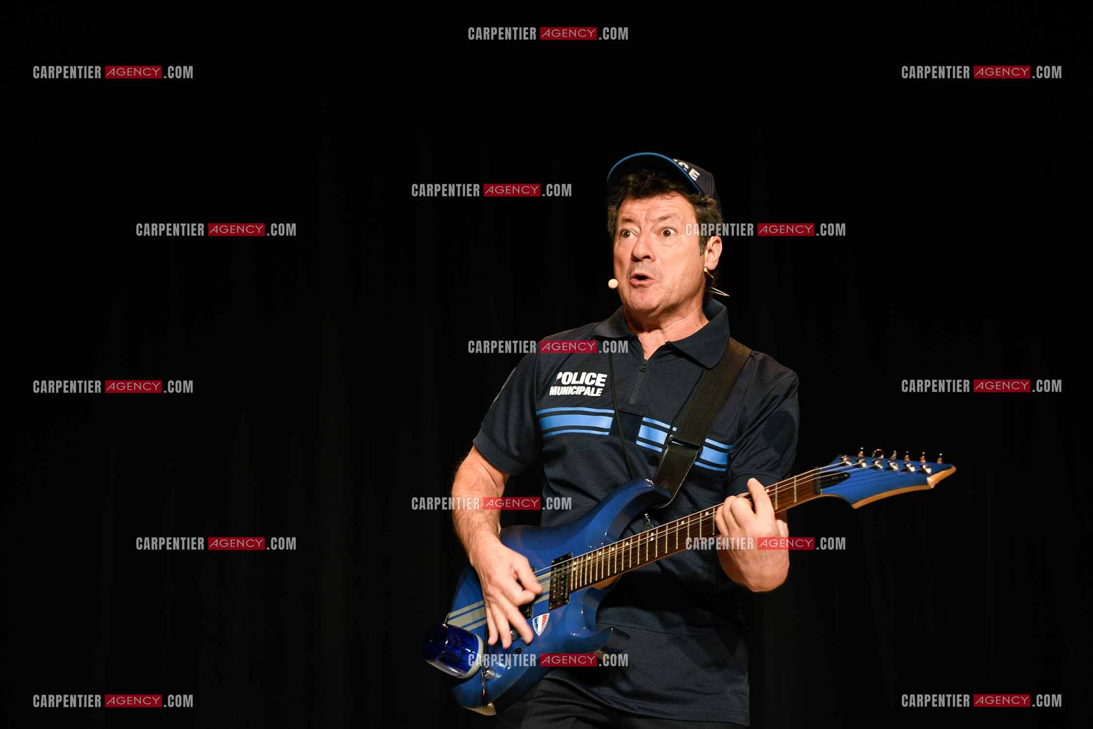 Eric Carrière et Francis Ginibré les deux humoristes Français formant le duo “Les Chevaliers Du Fiel“ au théâtre de Paris à Avignon.    ( Exclusif )