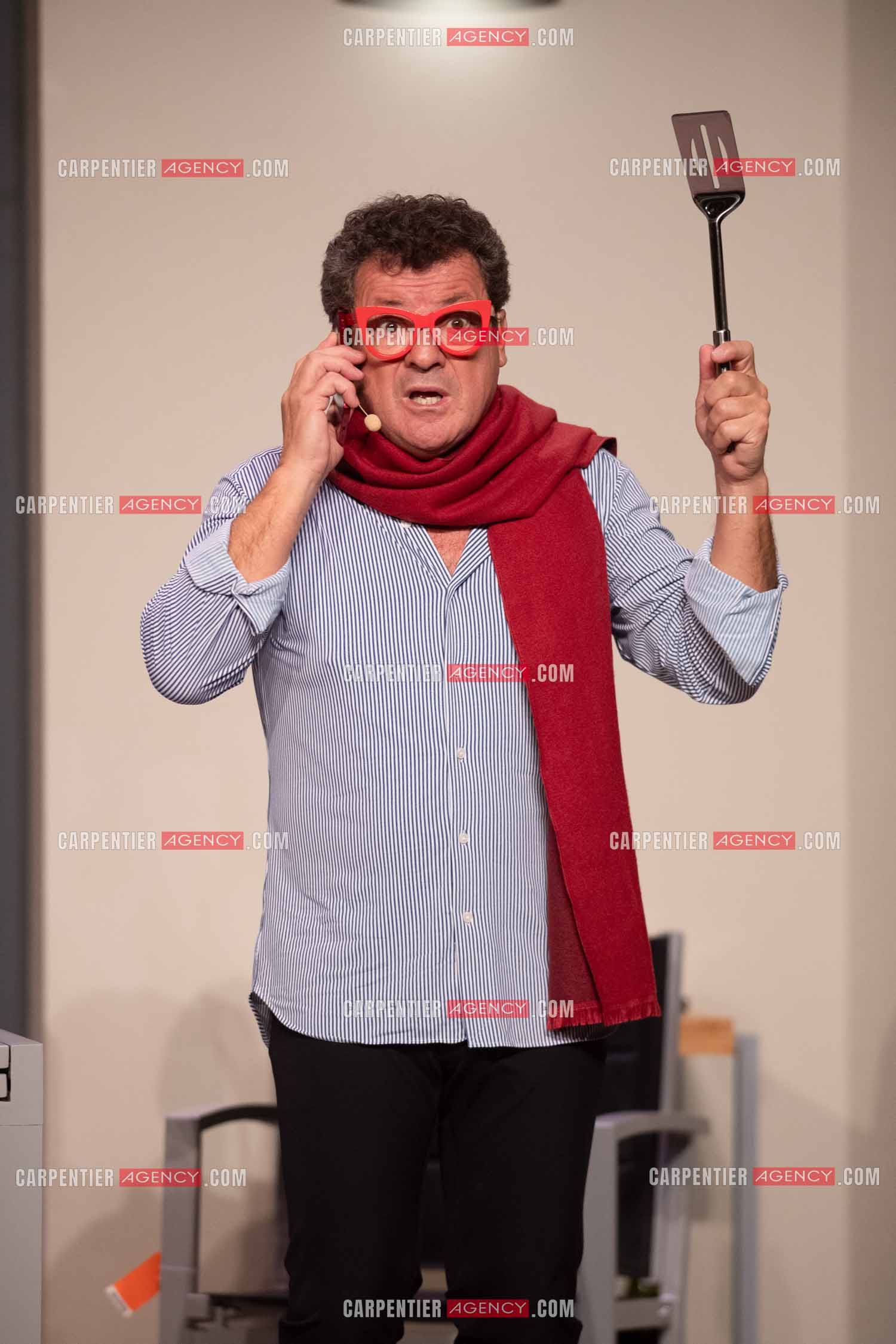 Eric Carrière et Francis Ginibré les deux humoristes Français formant le duo “Les Chevaliers Du Fiel“ au théâtre de Paris à Avignon.    ( Exclusif )