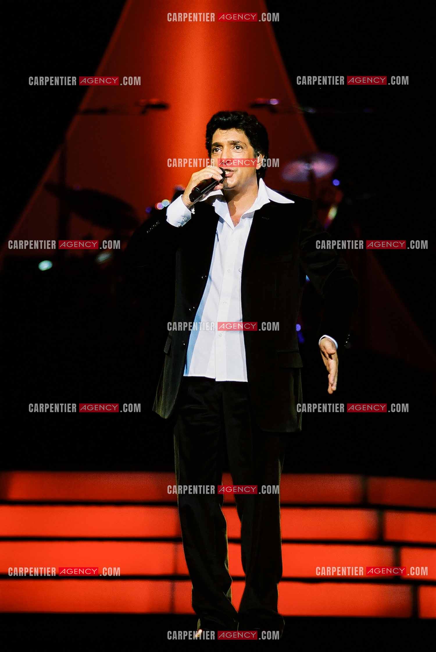 Le chanteur Frédéric François lors de son passage à l'Olympia en 2002.  ( Exclusif )