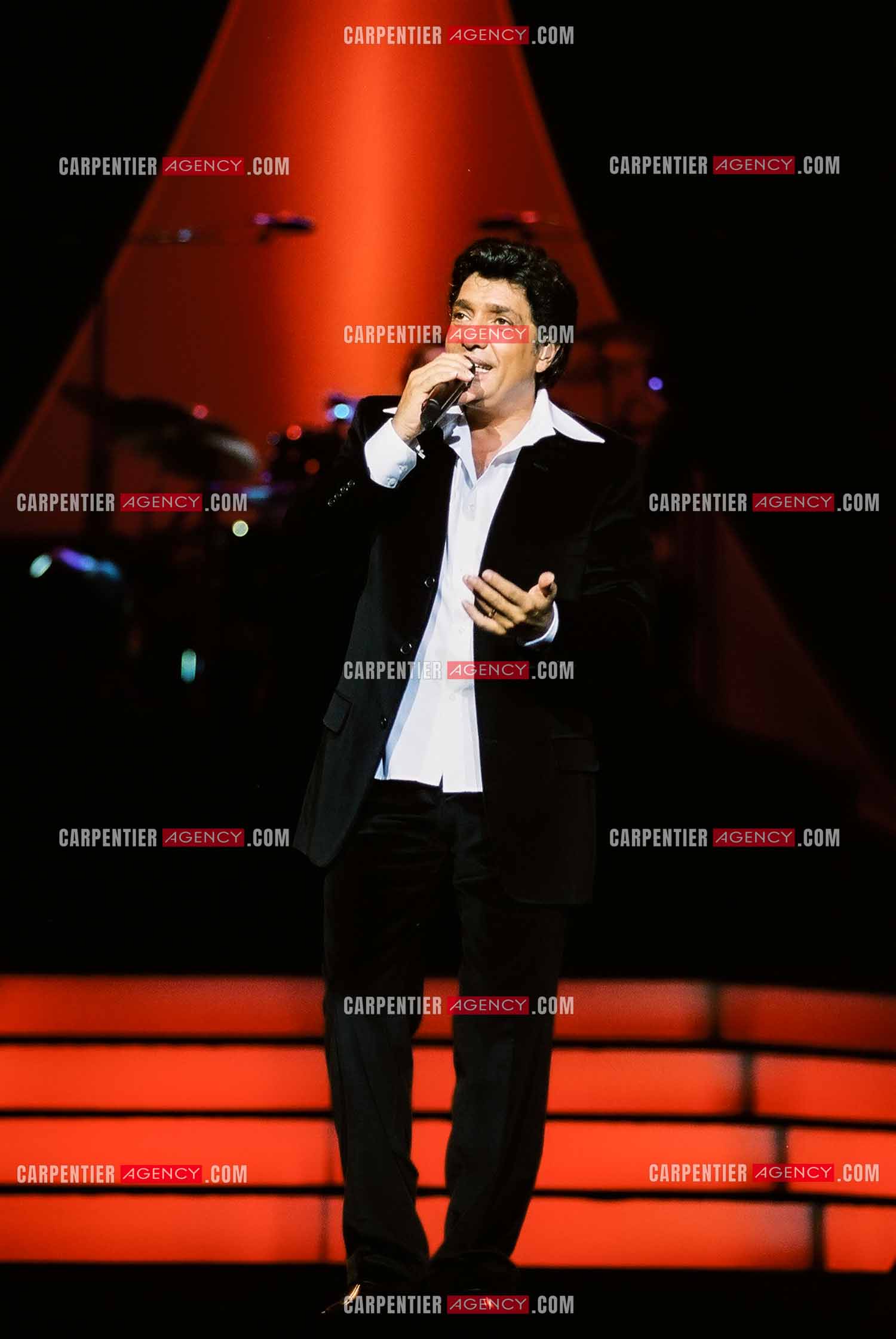 Le chanteur Frédéric François lors de son passage à l'Olympia en 2002.  ( Exclusif )