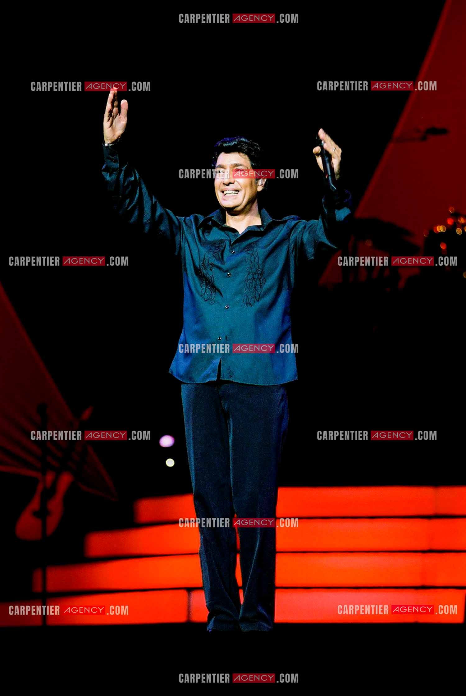 Le chanteur Frédéric François lors de son passage à l'Olympia en 2002.  ( Exclusif )