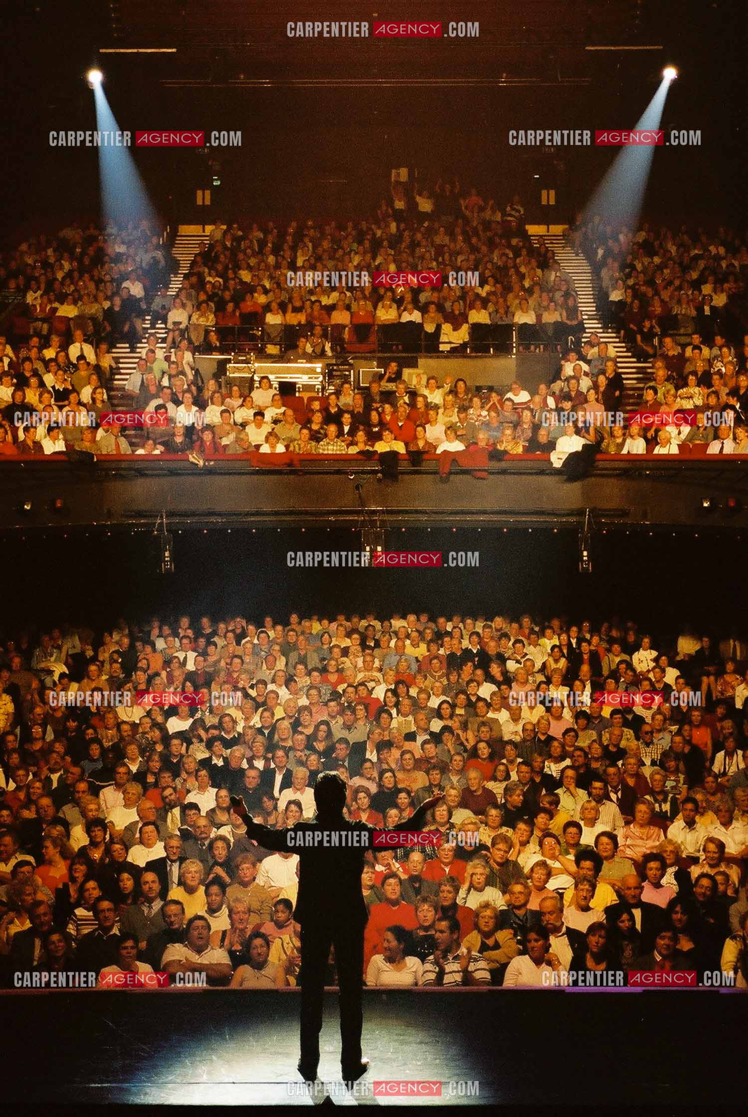 Le chanteur Frédéric François lors de son passage à l'Olympia en 2002.  ( Exclusif )