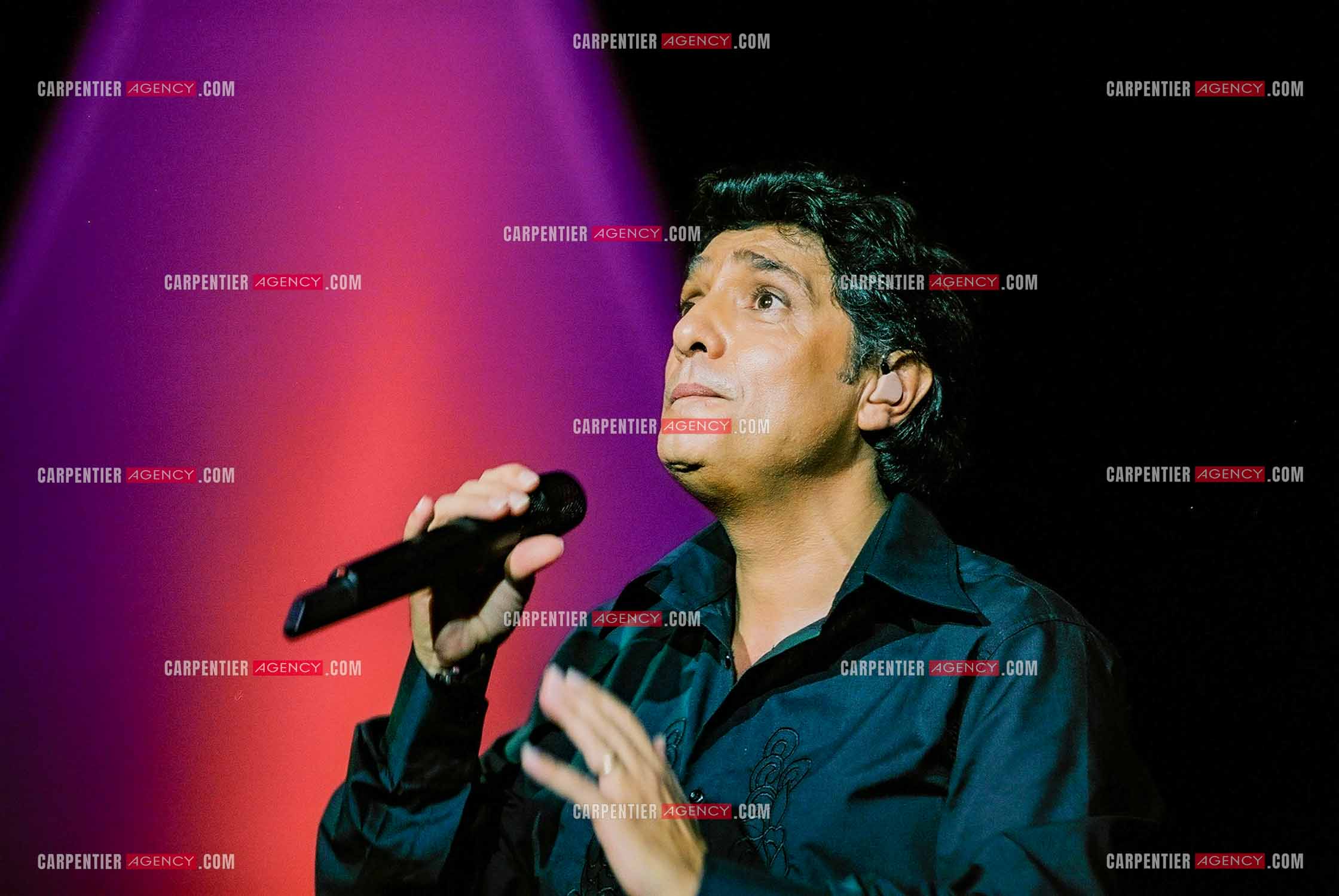 Le chanteur Frédéric François lors de son passage à l'Olympia en 2002.  ( Exclusif )