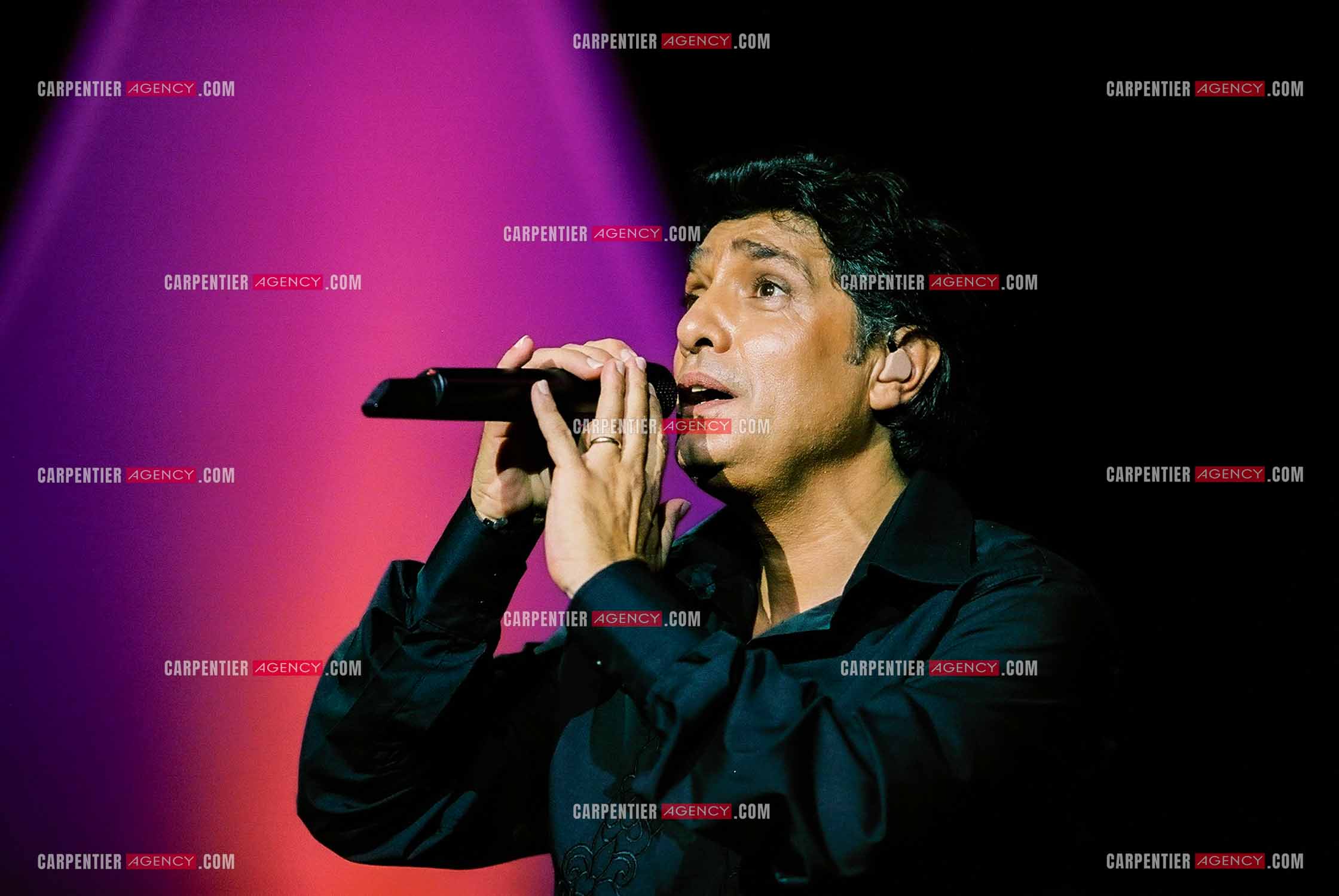 Le chanteur Frédéric François lors de son passage à l'Olympia en 2002.  ( Exclusif )