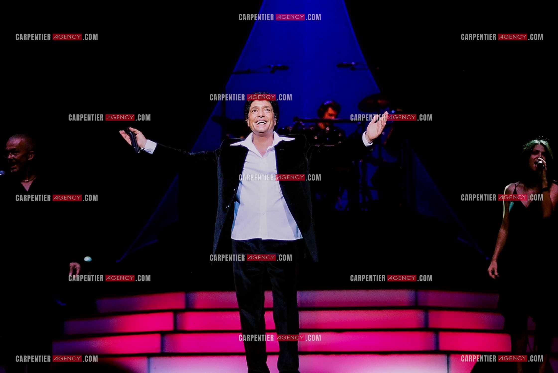 Le chanteur Frédéric François lors de son passage à l'Olympia en 2002.  ( Exclusif )