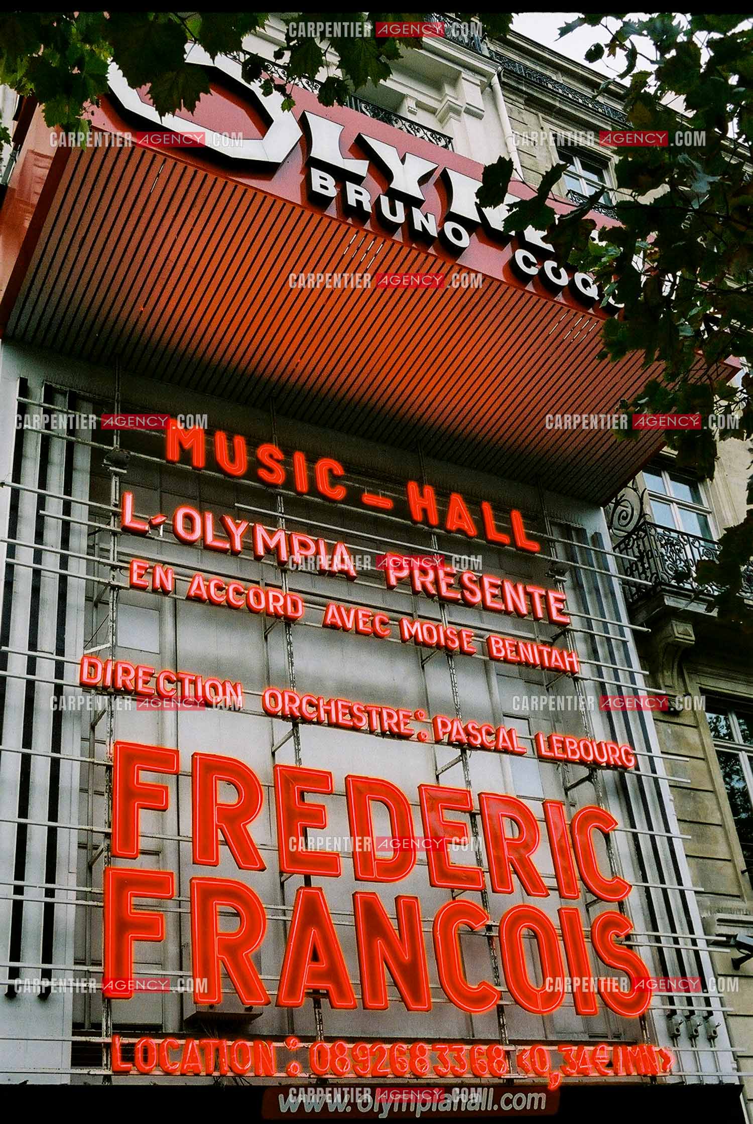 Le chanteur Frédéric François lors de son passage à l'Olympia en 2002.  ( Exclusif )