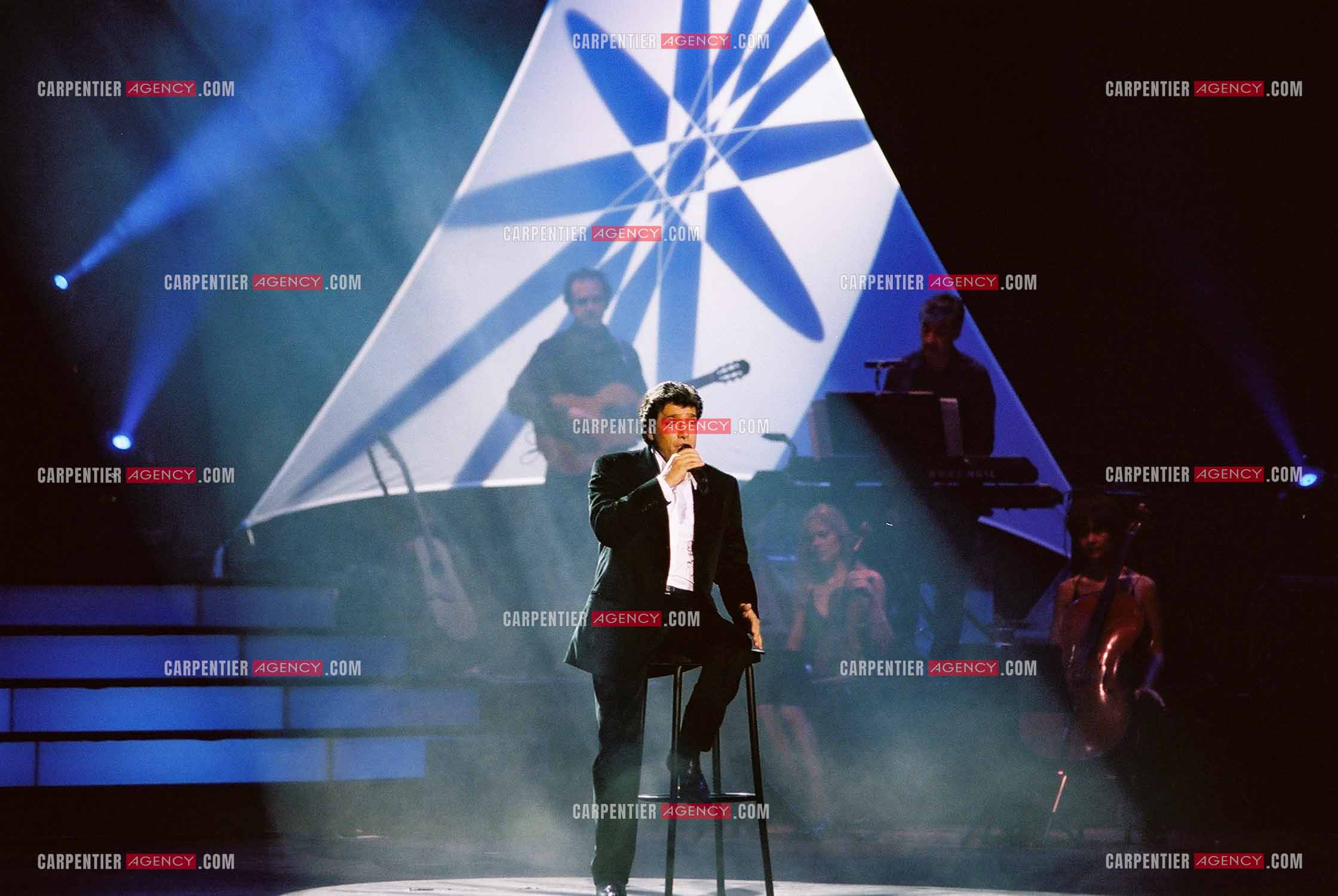 Le chanteur Frédéric François lors de son passage à l'Olympia en 2002.  ( Exclusif )