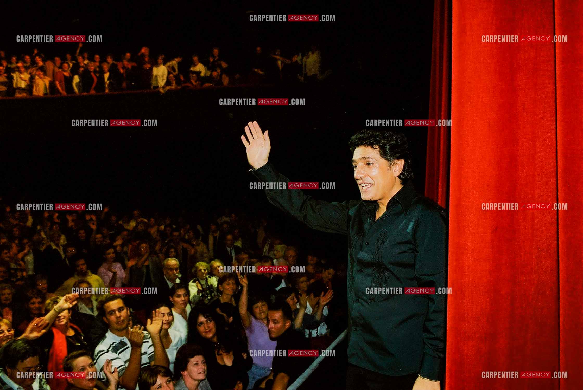 Le chanteur Frédéric François lors de son passage à l'Olympia en 2002.  ( Exclusif )