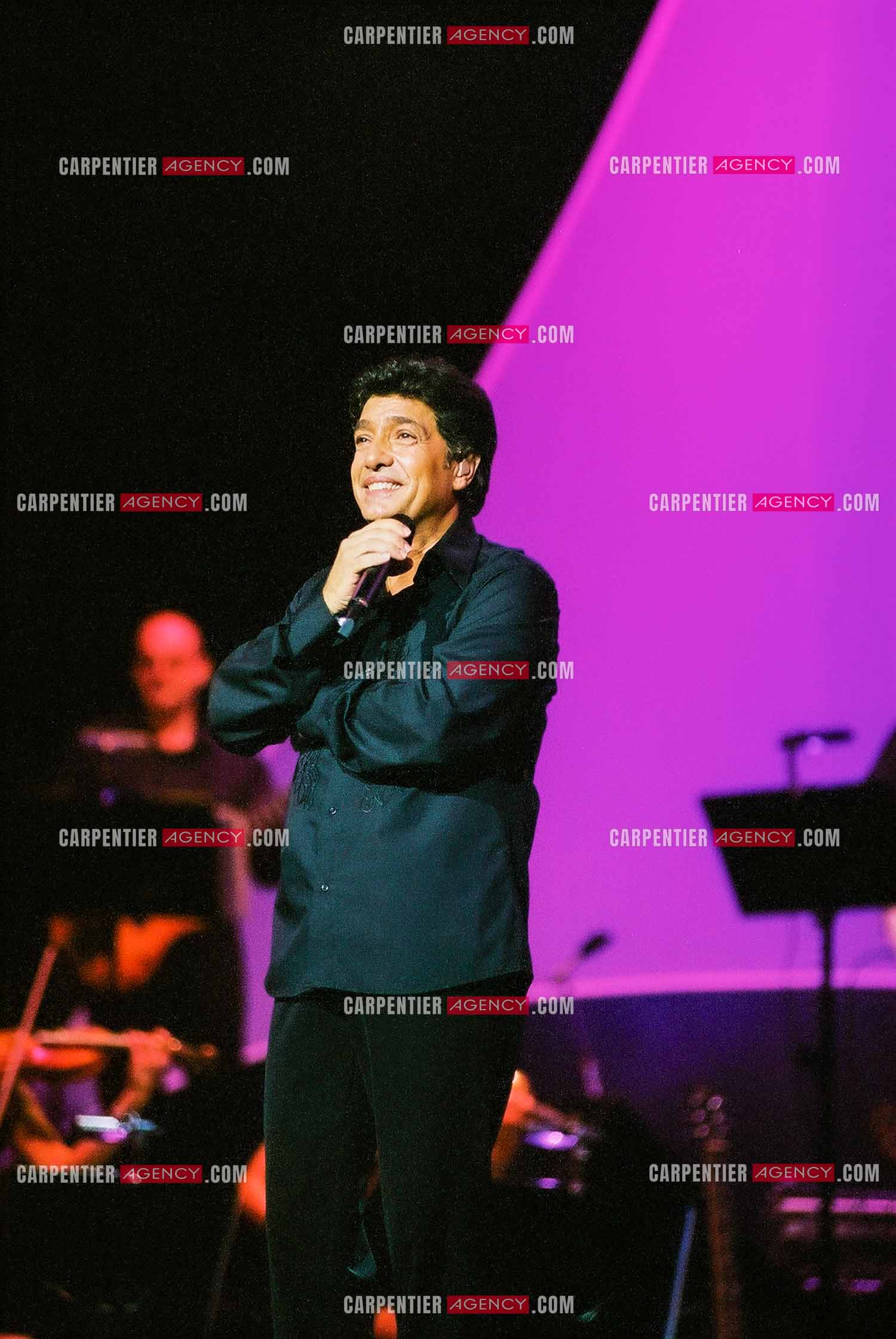 Le chanteur Frédéric François lors de son passage à l'Olympia en 2002.  ( Exclusif )