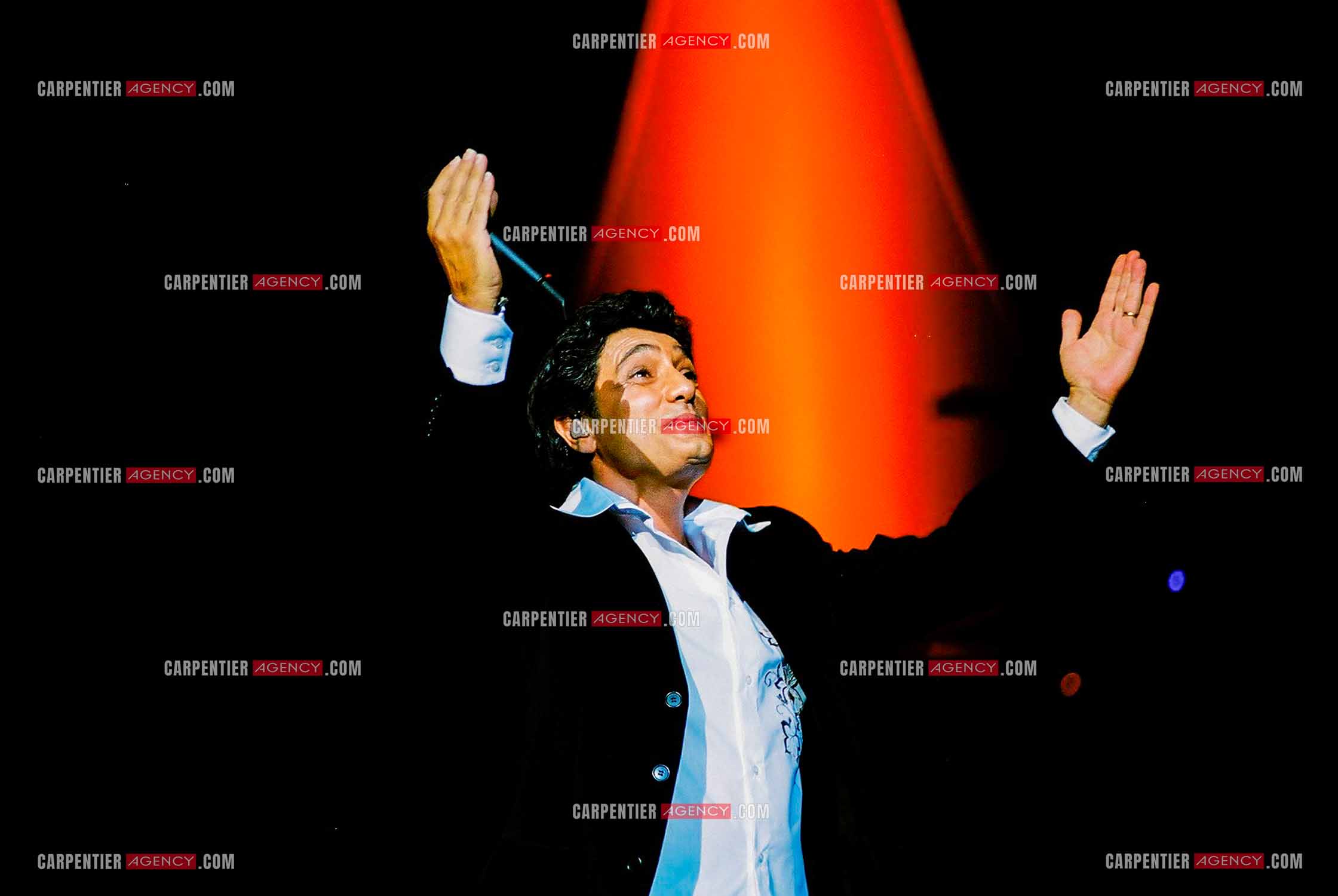 Le chanteur Frédéric François lors de son passage à l'Olympia en 2002.  ( Exclusif )