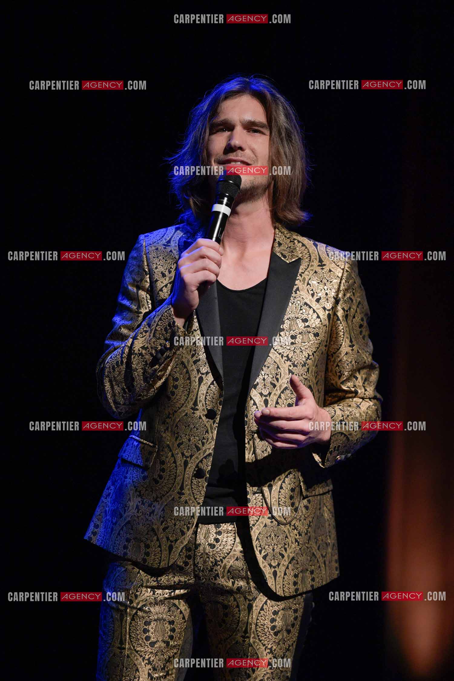 Le ténor Amaury Vassili en concert piano voix au théâtre de La Chaudronnerie à la Ciotat.   ( Exclusif )