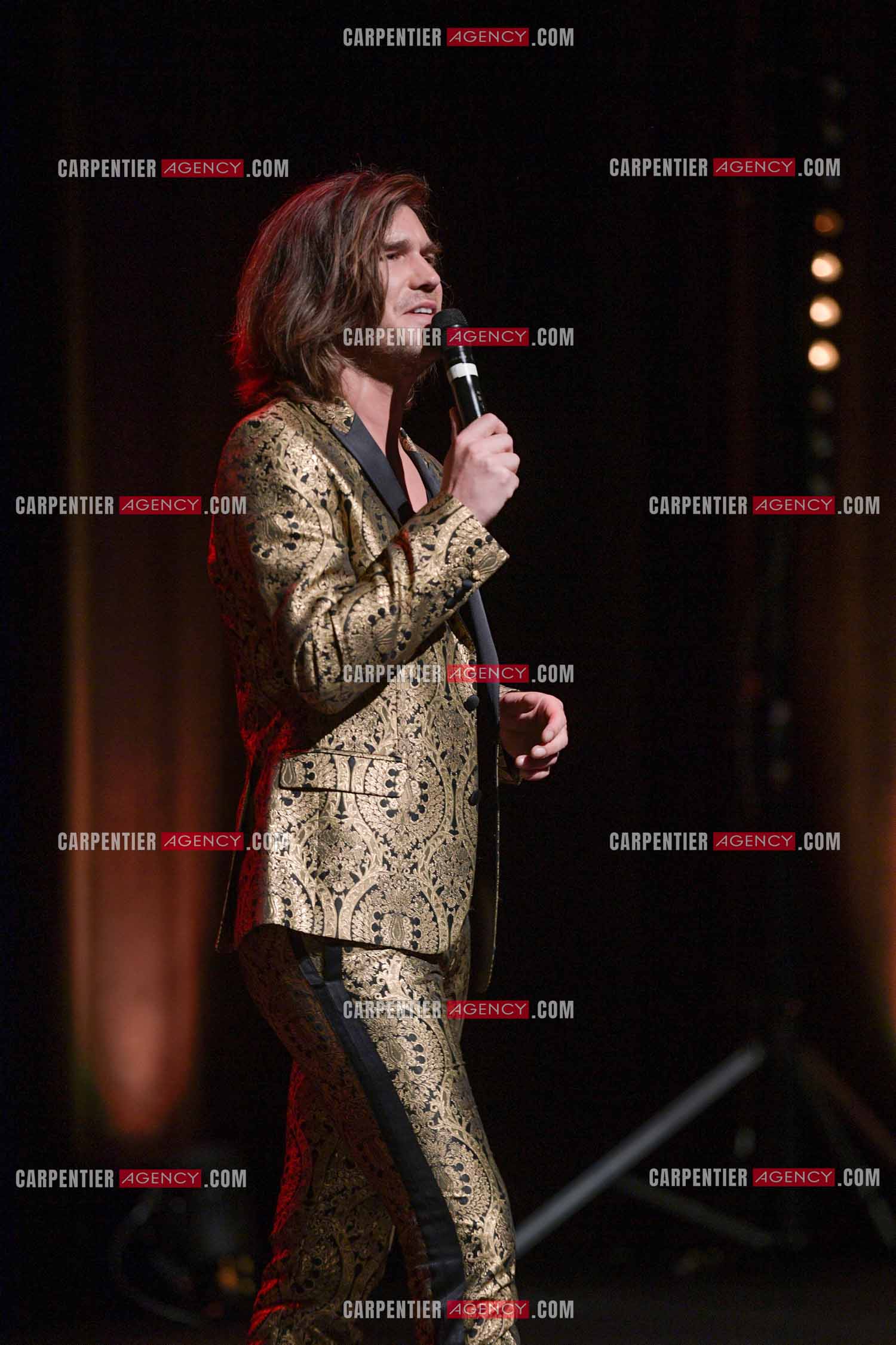 Le ténor Amaury Vassili en concert piano voix au théâtre de La Chaudronnerie à la Ciotat.   ( Exclusif )